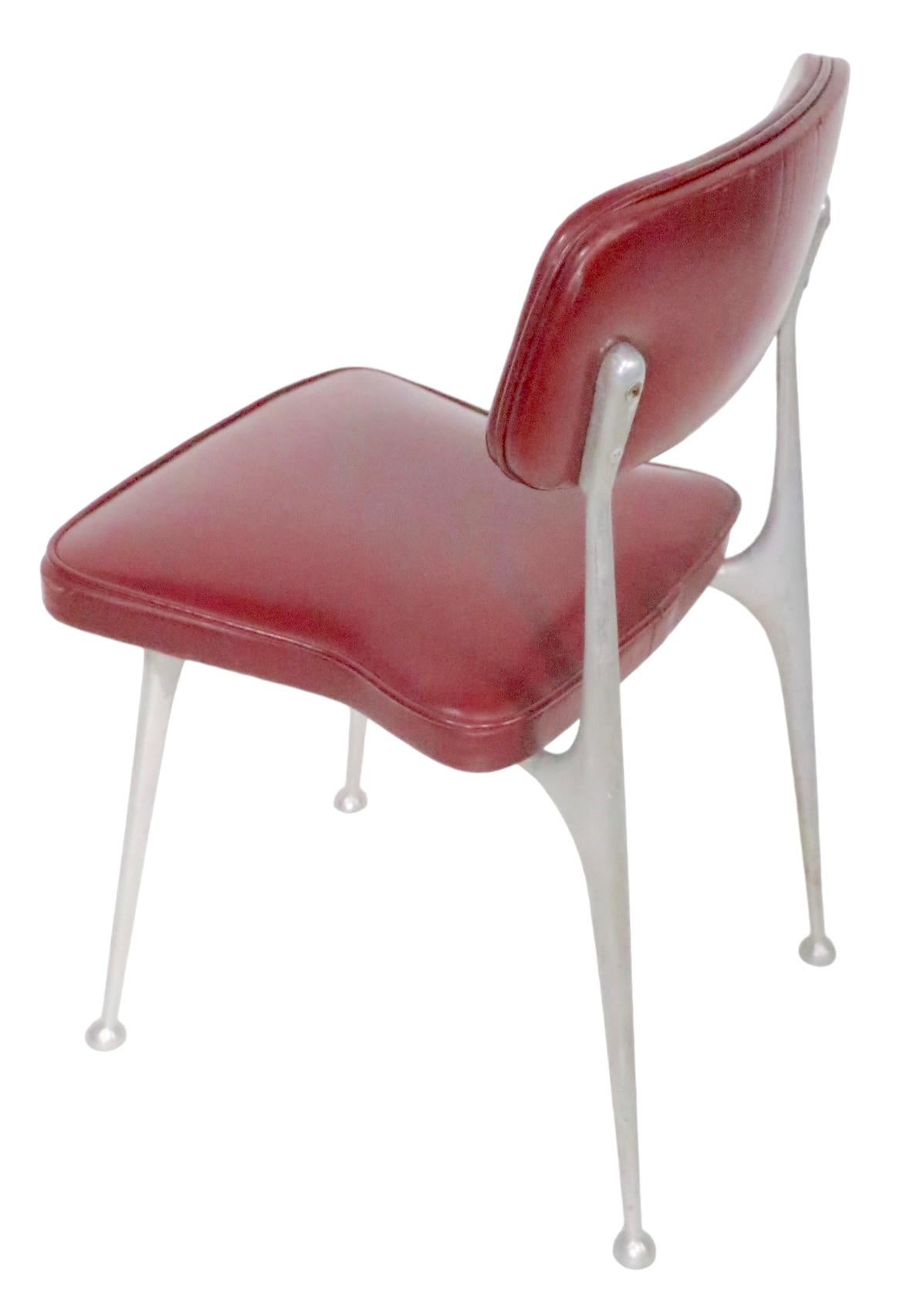 Shelby Williams Gazelle Cast Aluminum and Vinyl Chair, circa 1960s In Good Condition For Sale In New York, NY