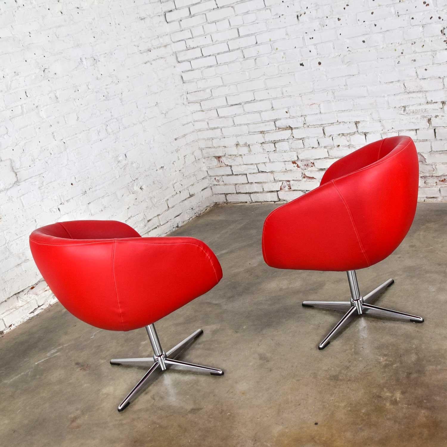 20th Century Shelby Williams MCM Swivel Bucket Chairs Red Vinyl Faux Leather & Chrome X Base For Sale