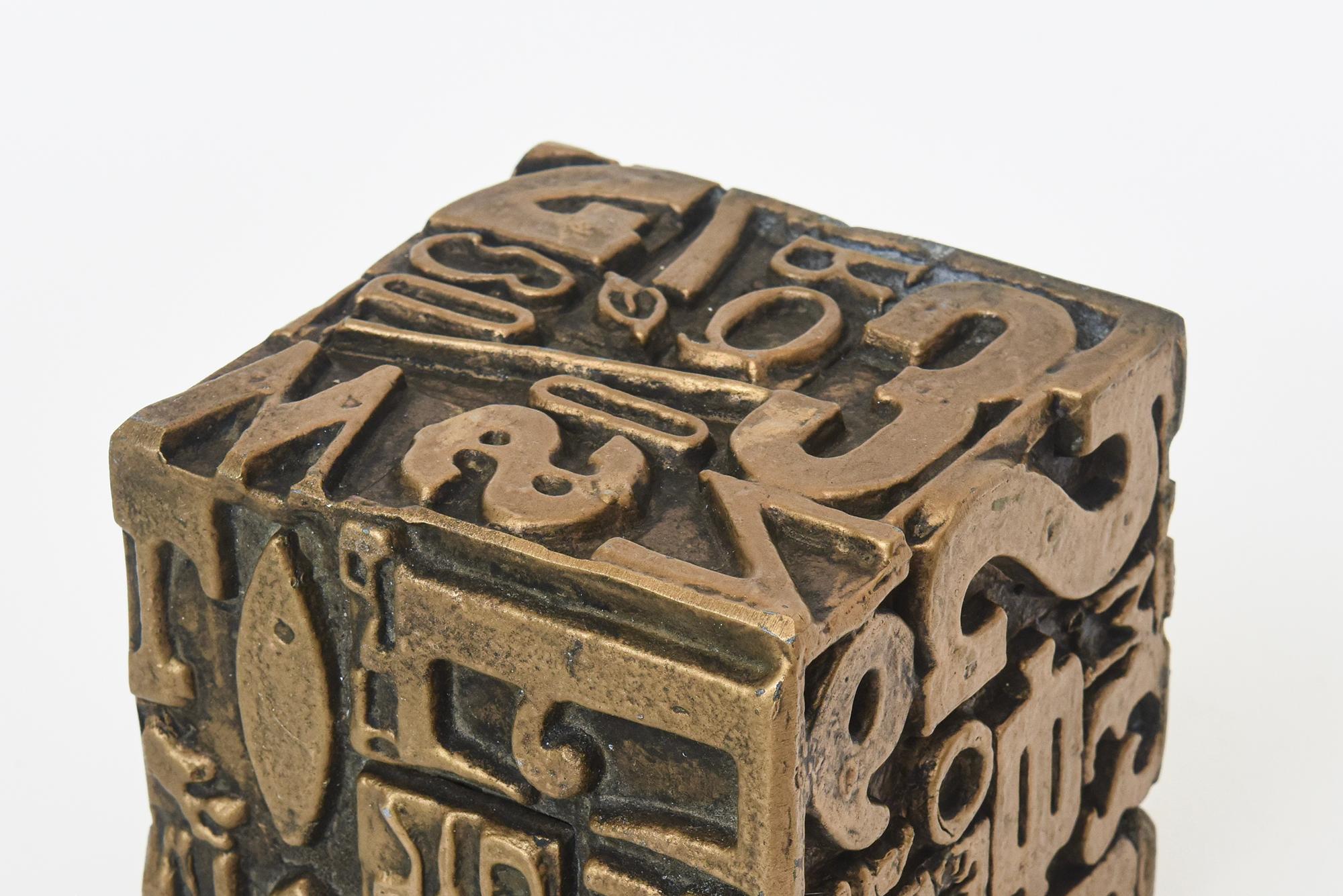 Sculpture cube typographique Alpha vintage Sheldon Rose en vente 3