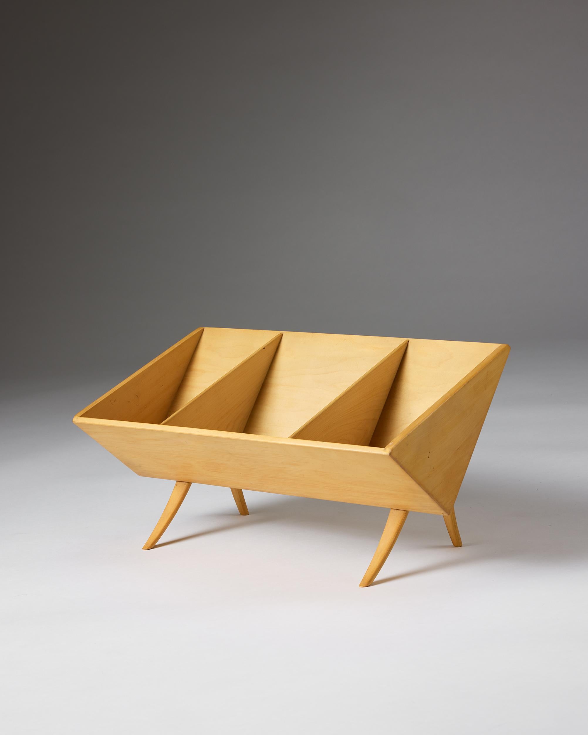 Scandinavian Modern Shelf 'Book crib' model T-709 Designed by Bruno Mathsson for Firma Karl Mathsson For Sale