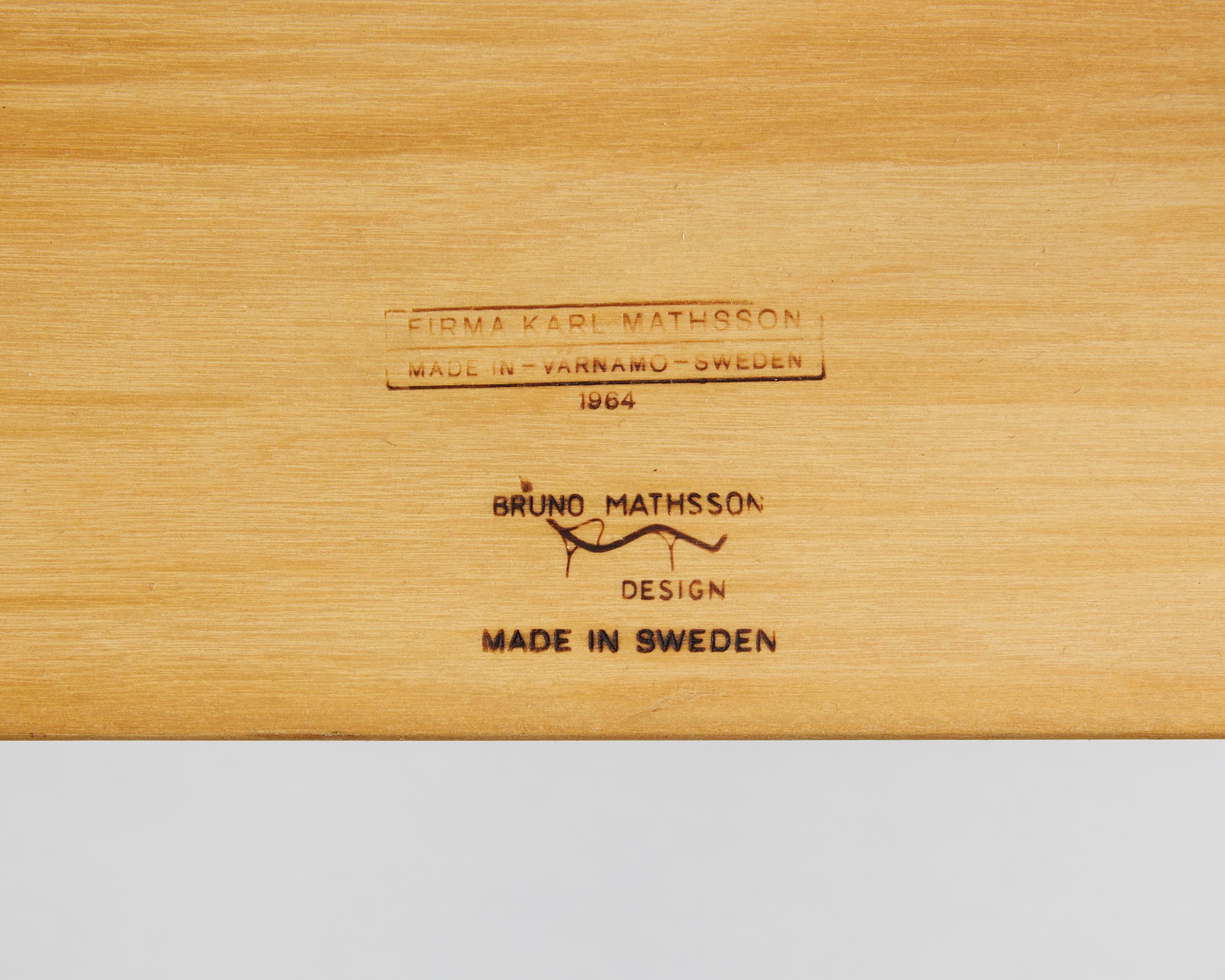 Shelf 'Book crib' model T-709 Designed by Bruno Mathsson for Firma Karl Mathsson For Sale 2