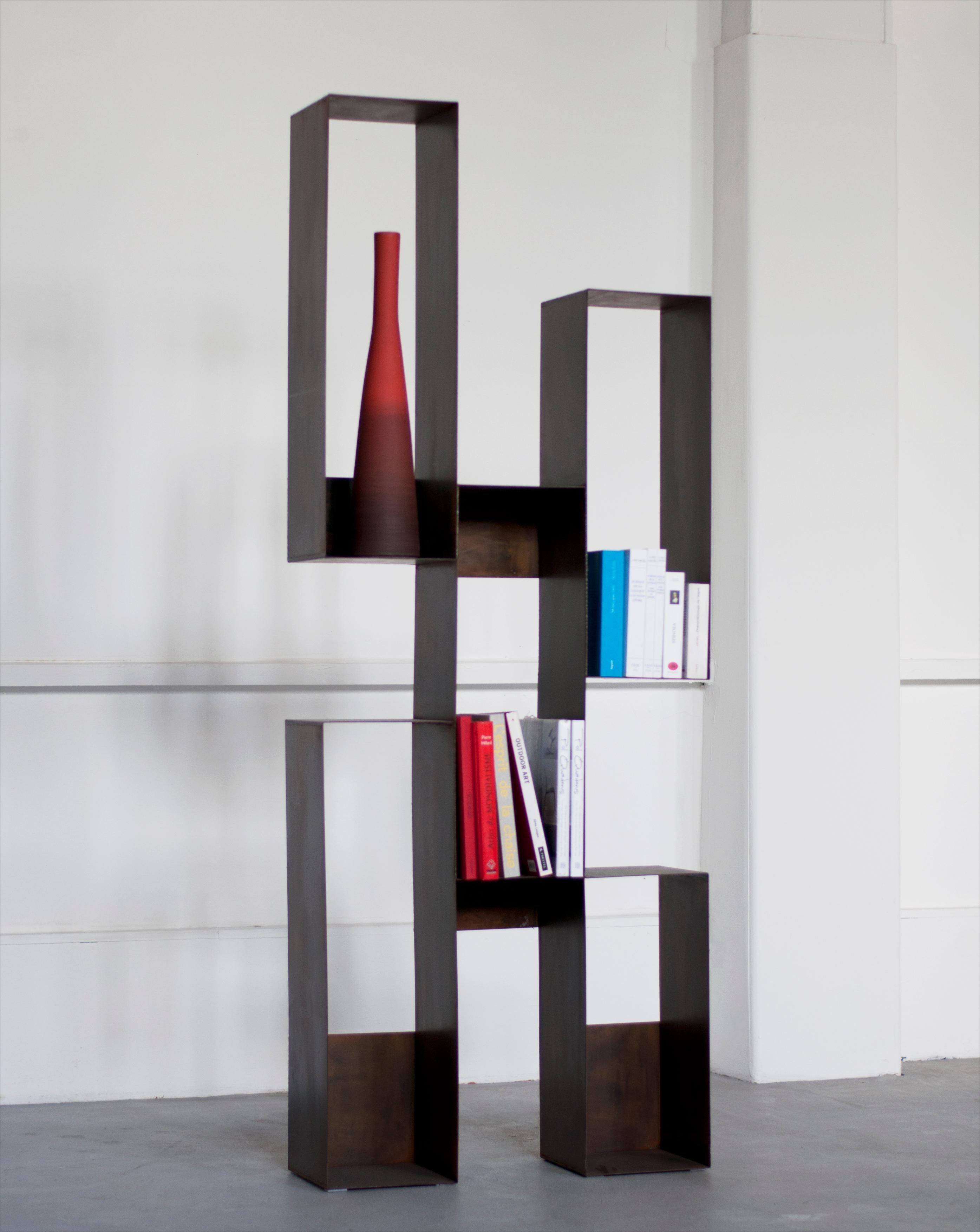 Patinato Libreria a scaffale di Pol Quadens in vendita