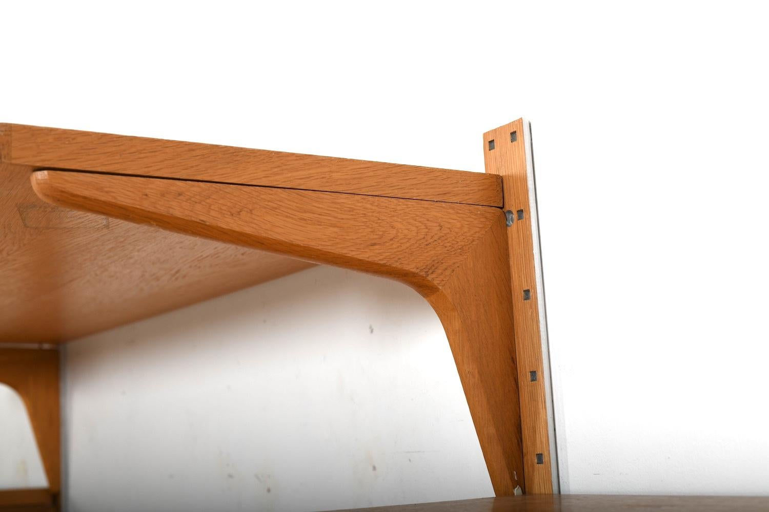 Regalsystem in Eiche von HG Furniture Dänemark 1960er Jahre im Angebot 1