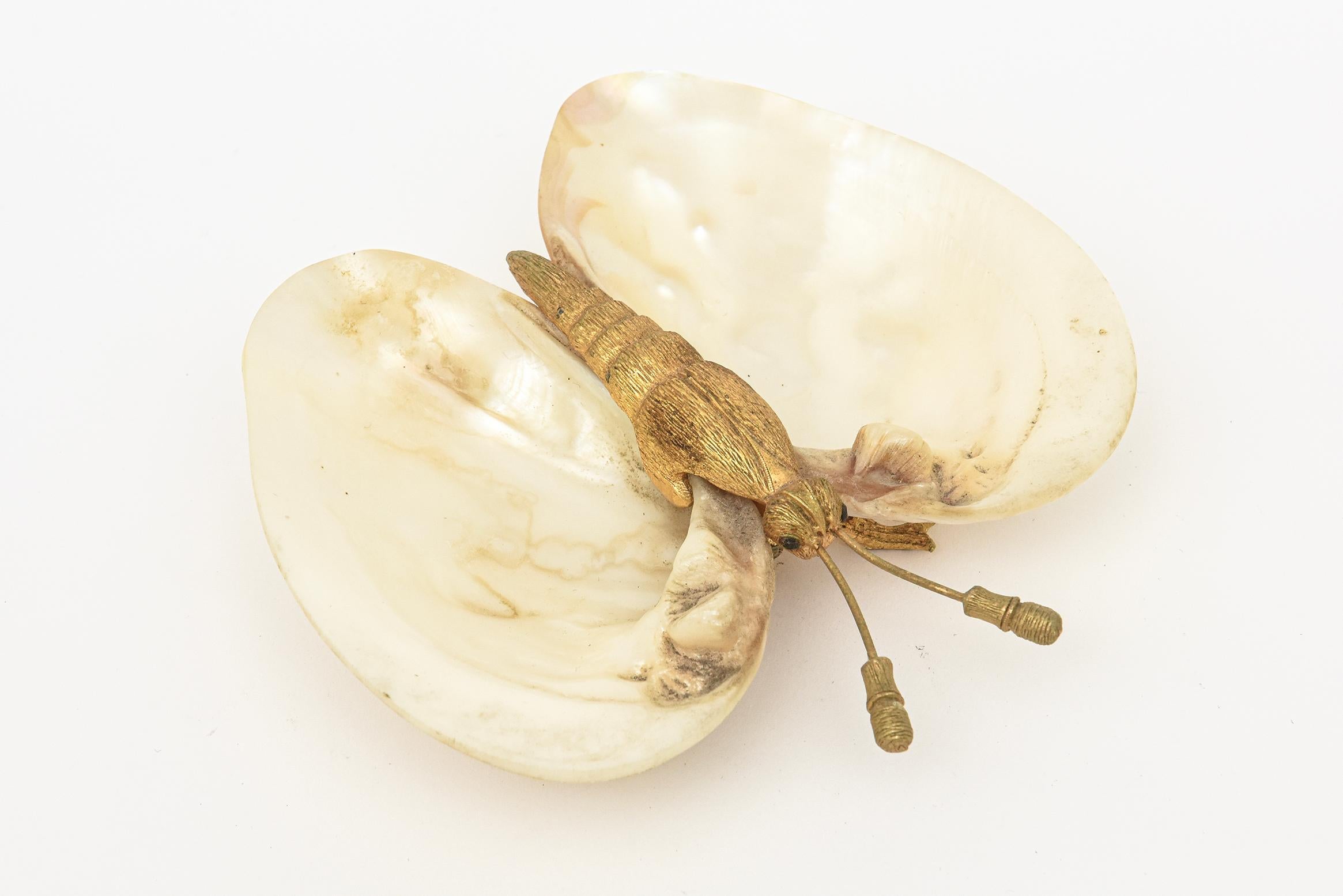 Américain Plaqué or et coquillage Forme papillon Bol ou plat à anneaux 90's en vente