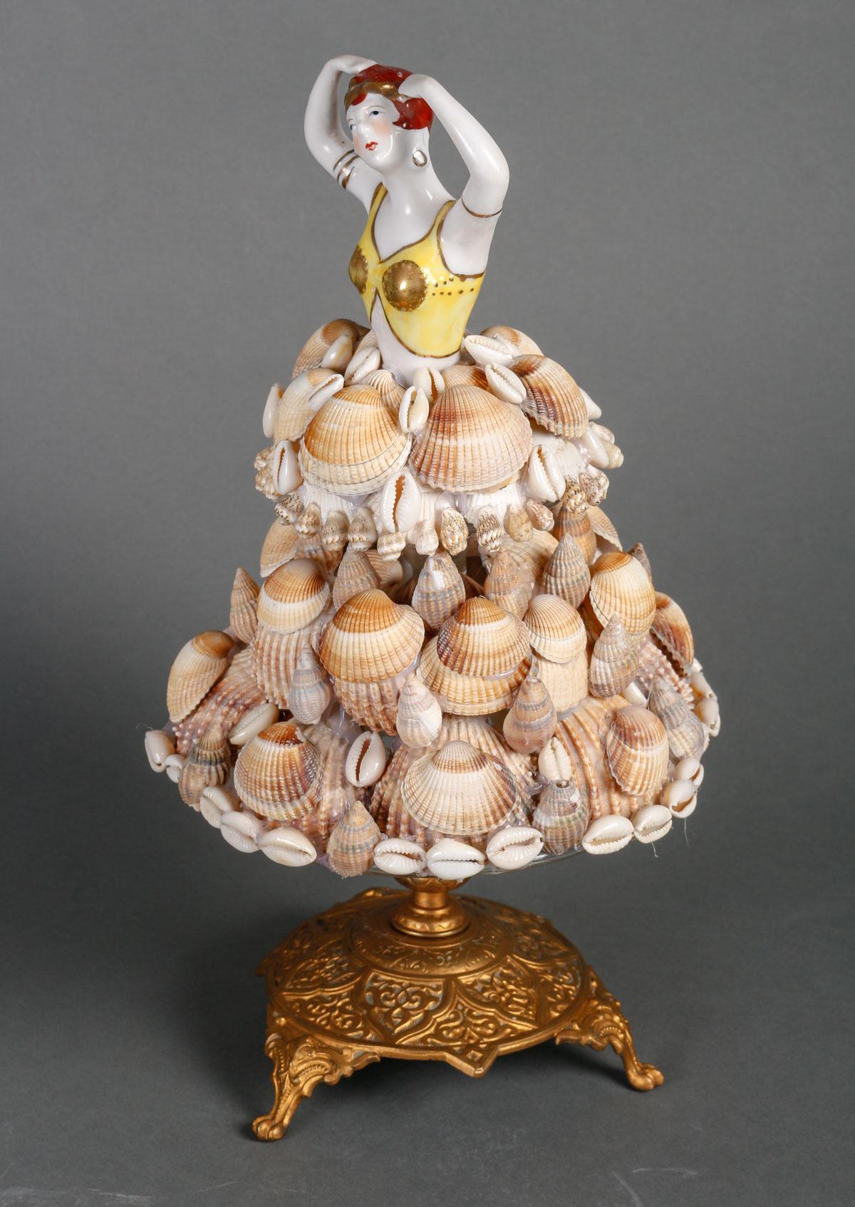 Shell and Porcelain Sculpture, 20th Century. In Good Condition For Sale In Saint-Ouen, FR