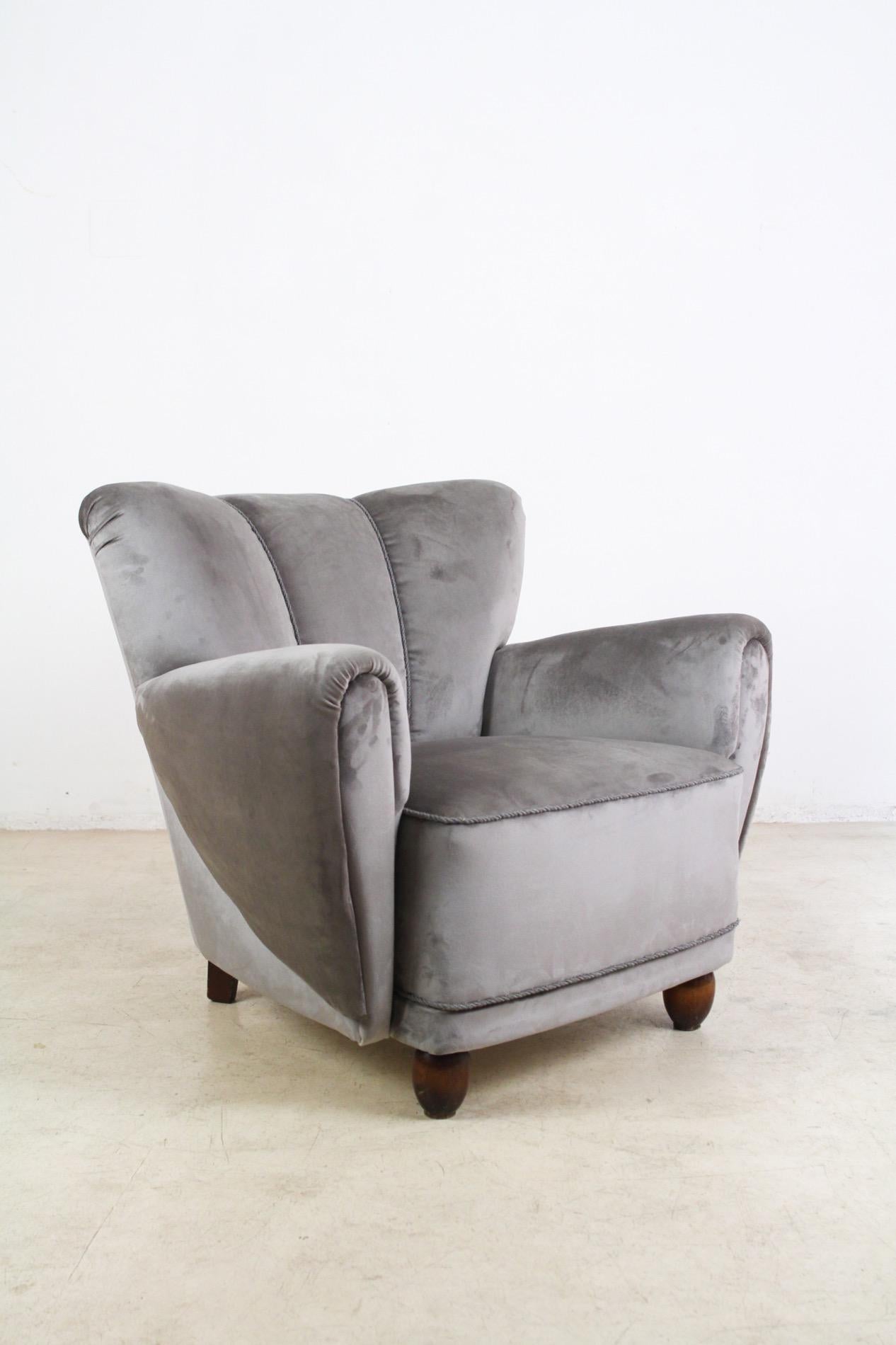 Shell Back Mid-Century Modern Armchair in the Style of Art Deco For Sale 4