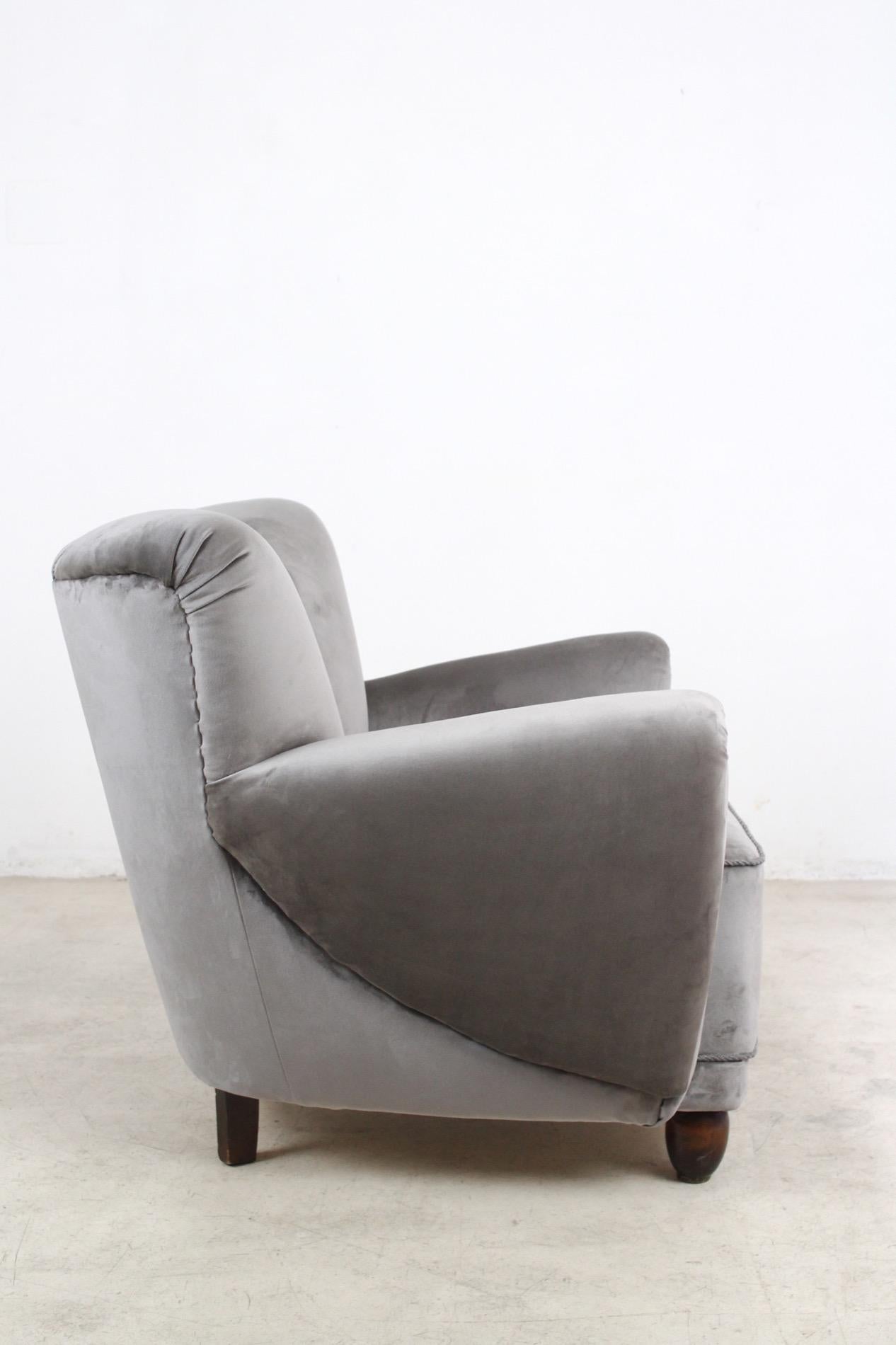 Shell Back Mid-Century Modern Armchair in the Style of Art Deco For Sale 2
