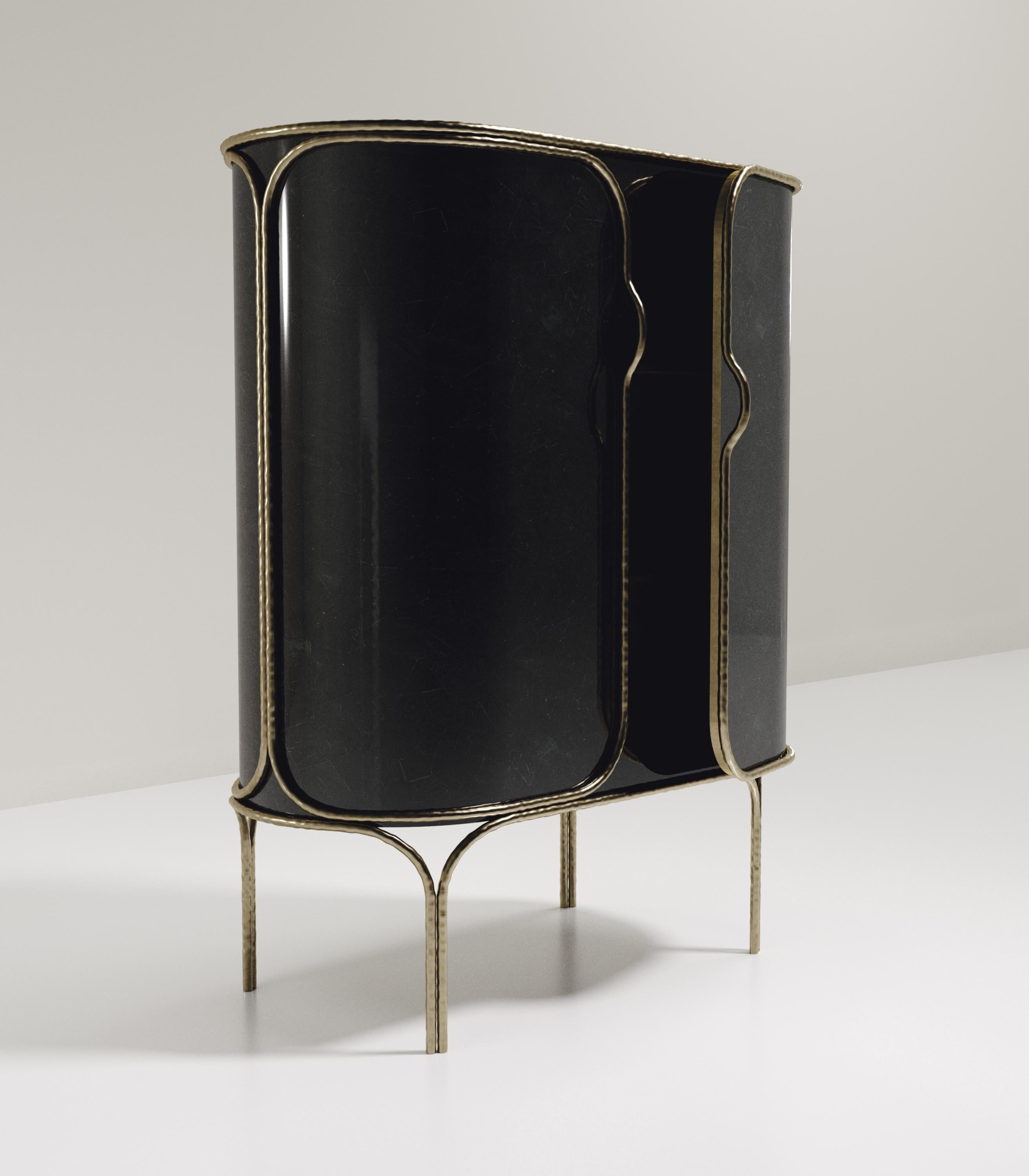 Muschel-Barschrank mit Bronze-Patina-Messingdetails von R&Y Augousti (Art déco) im Angebot