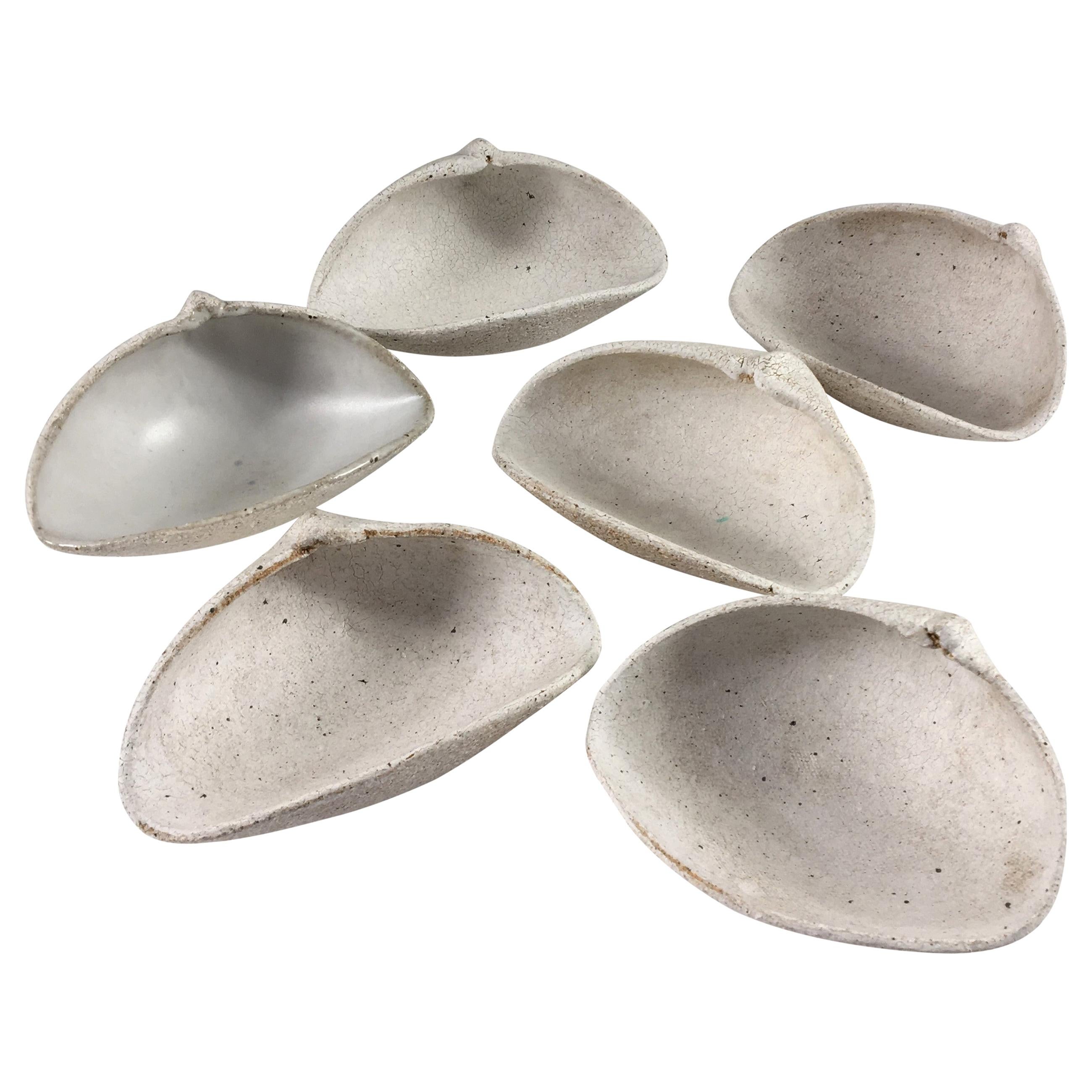 Set aus sechs Muschelschalen aus Keramik von Yumiko Kuga im Angebot