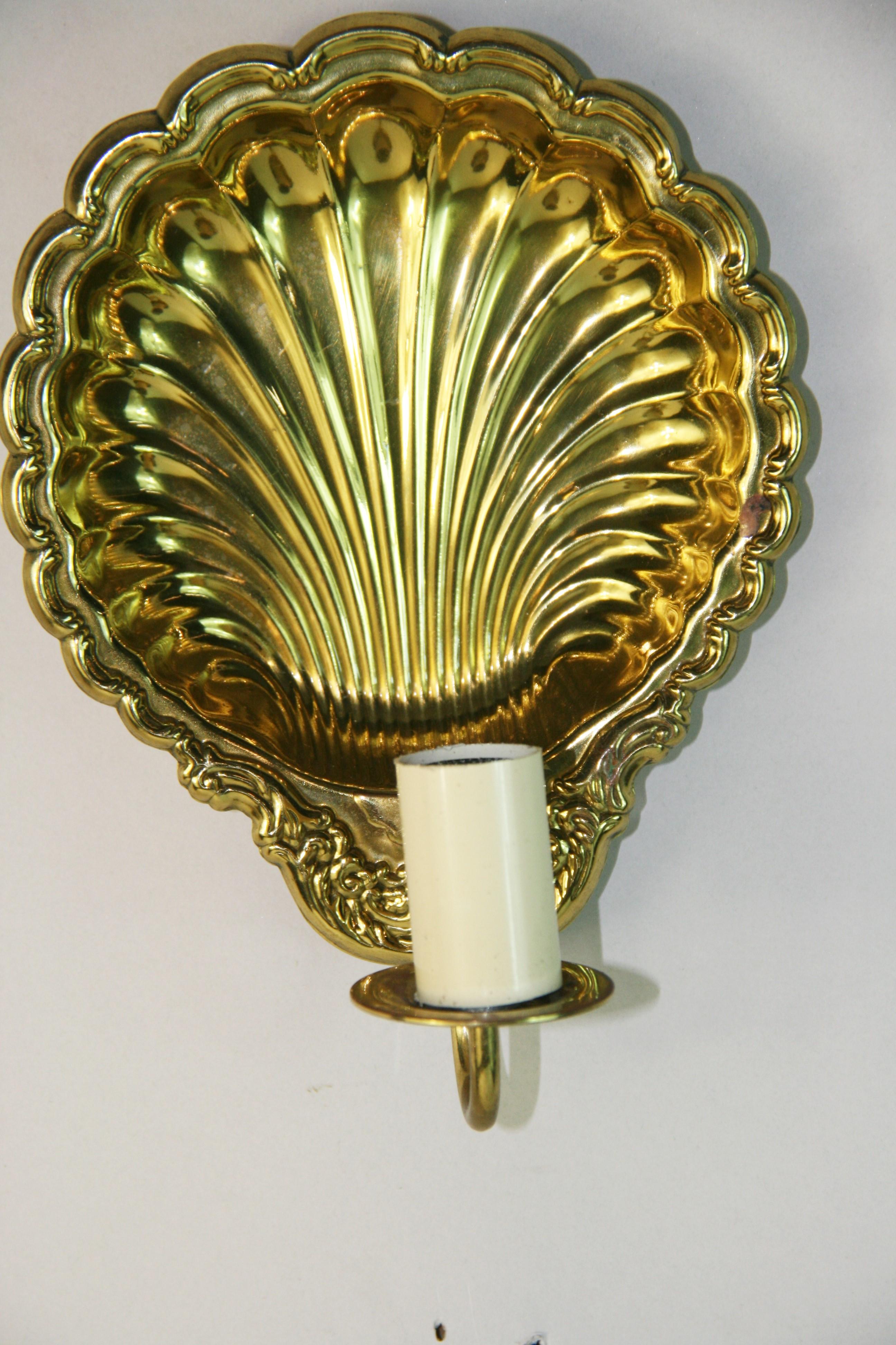 Laiton Applique murale Shell en laiton ( 3 pièces disponibles) en vente