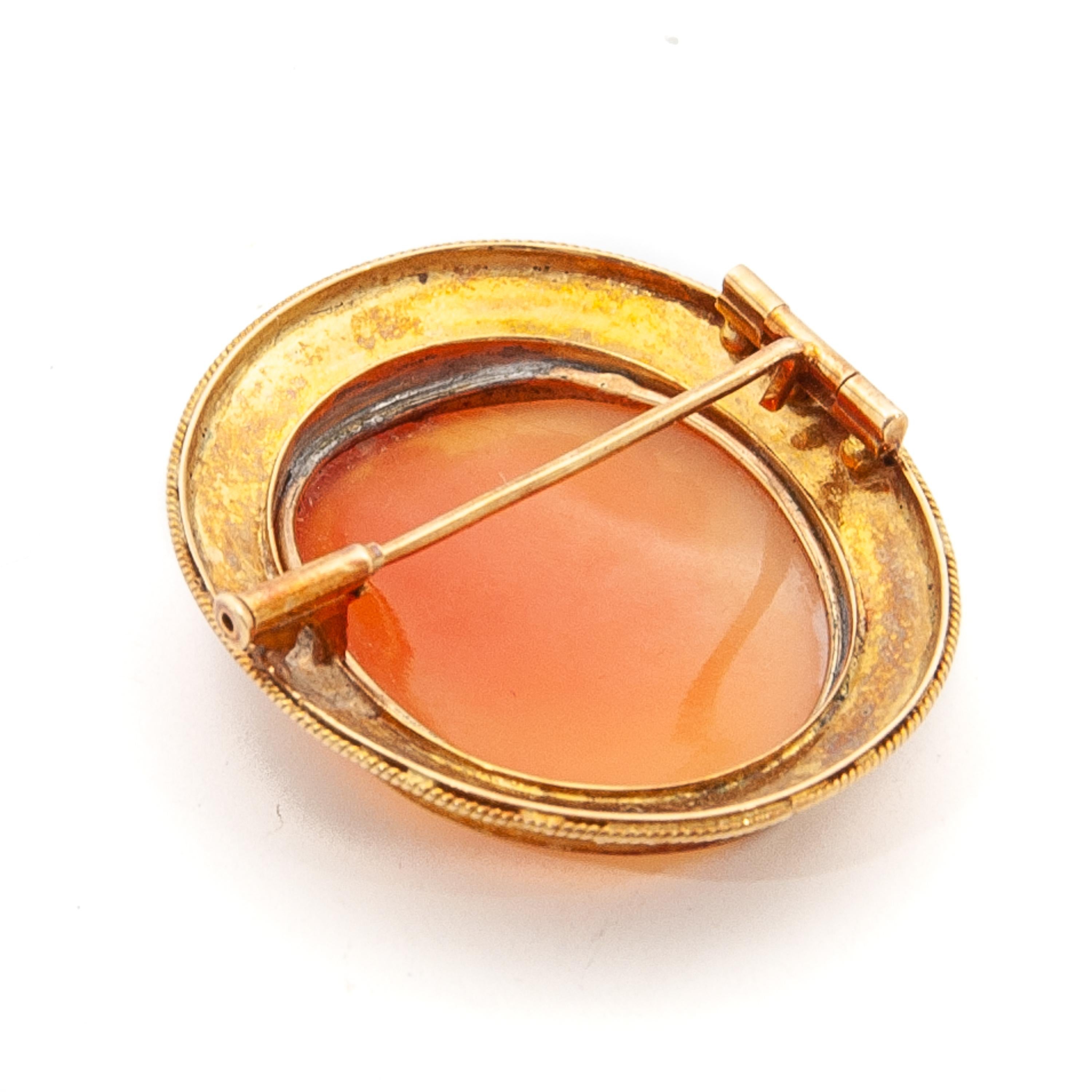 Vintage Shell Cameo 14 Karat Gold Brooch For Sale 1