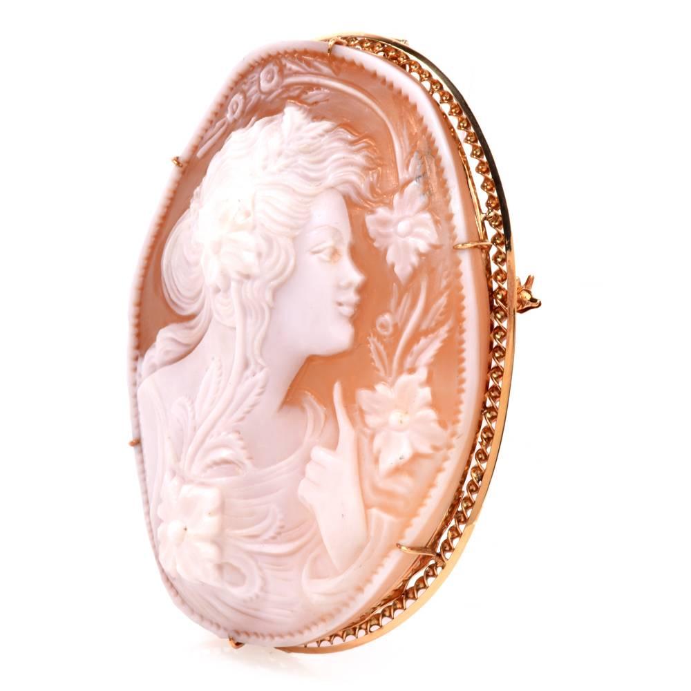 Shell Cameo 18 Karat Yellow Gold Pin Brooch and Pendant In Excellent Condition In Miami, FL