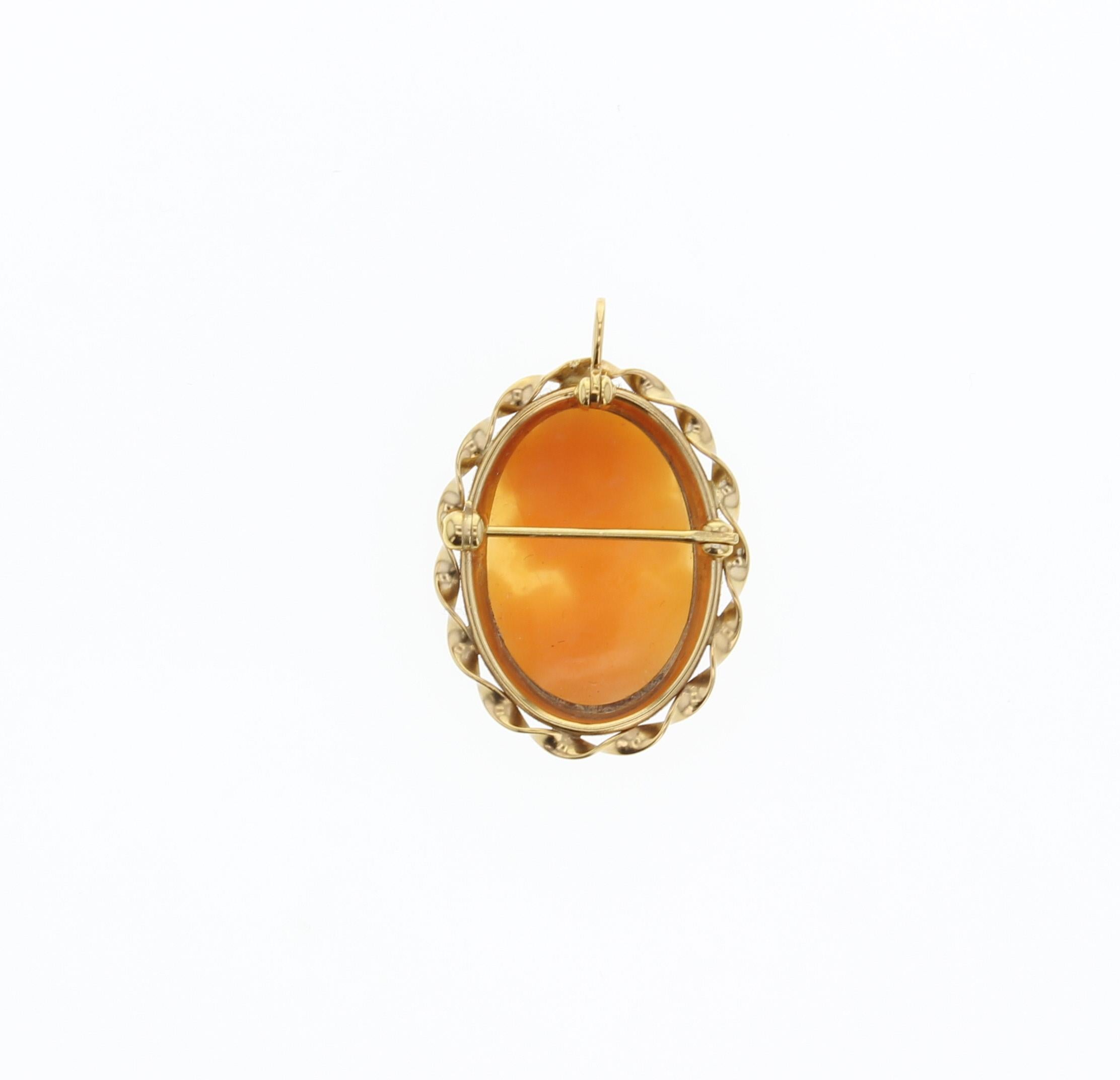 Shell Cameo Brooch Pendant with Oval Gold Tone Frame In New Condition For Sale In Sugar Land, TX
