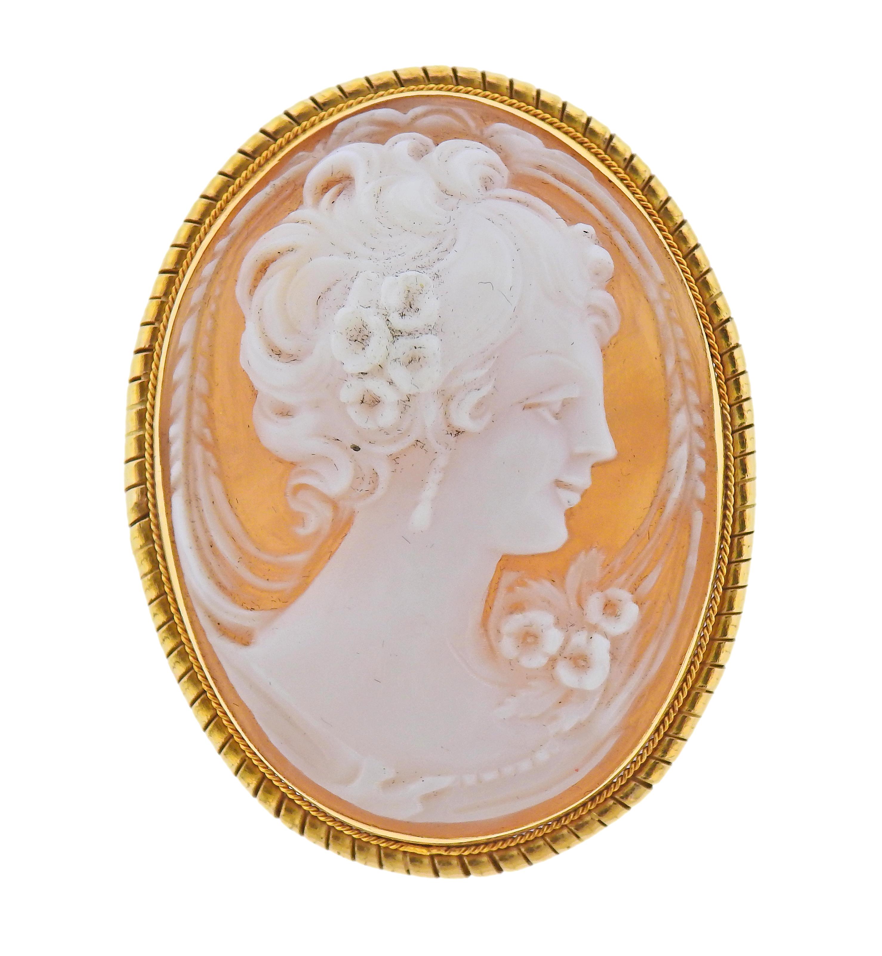 Broche pendentif en or avec camée en forme de coquillage Pour femmes en vente