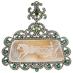 Muschel-Kamee-Anhänger mit Diamanten und Smaragden aus 18 Karat Gold und Silber