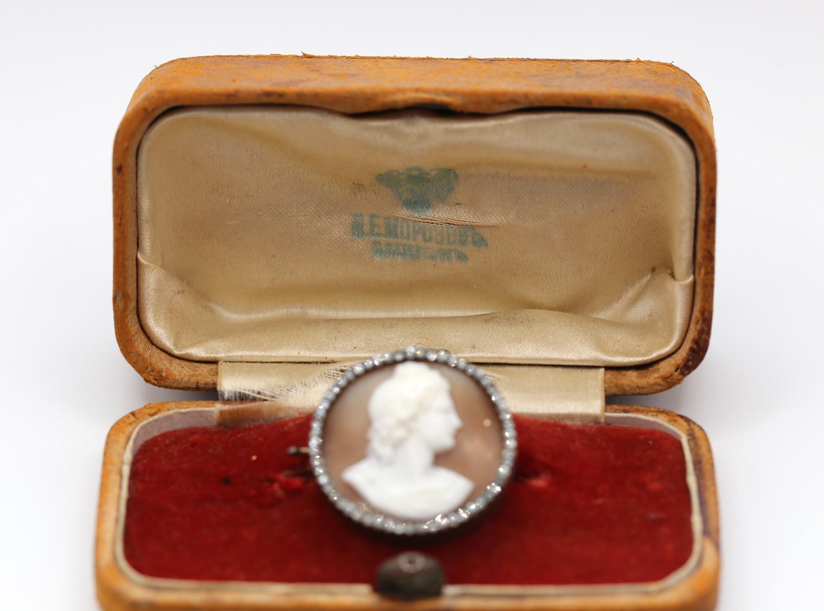 da uomo o donna Conchiglia con cammeo e diamanti taglio rosa Apollo 56 Spilla russa con marchio di garanzia, in scatola, 1900 in vendita