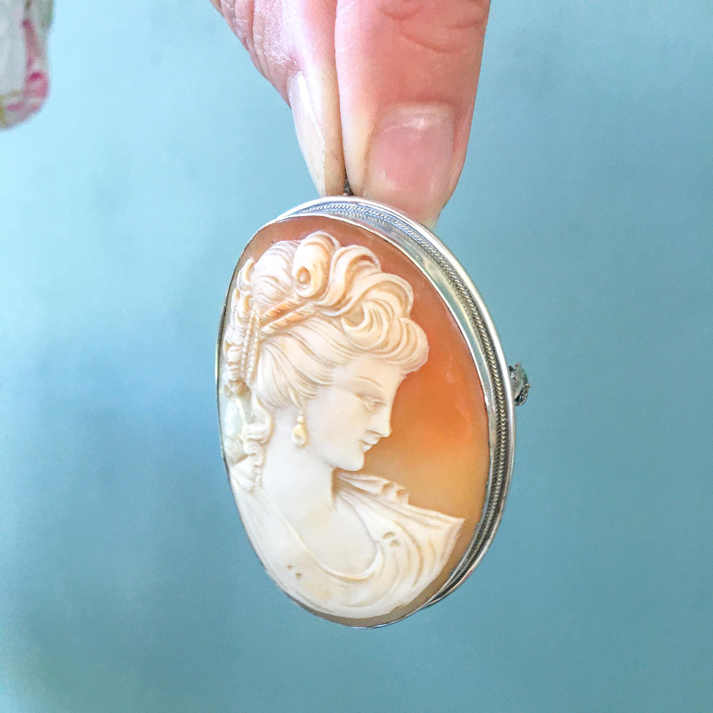 Women's Relief Shell Cameo Silver Pendant Brooch