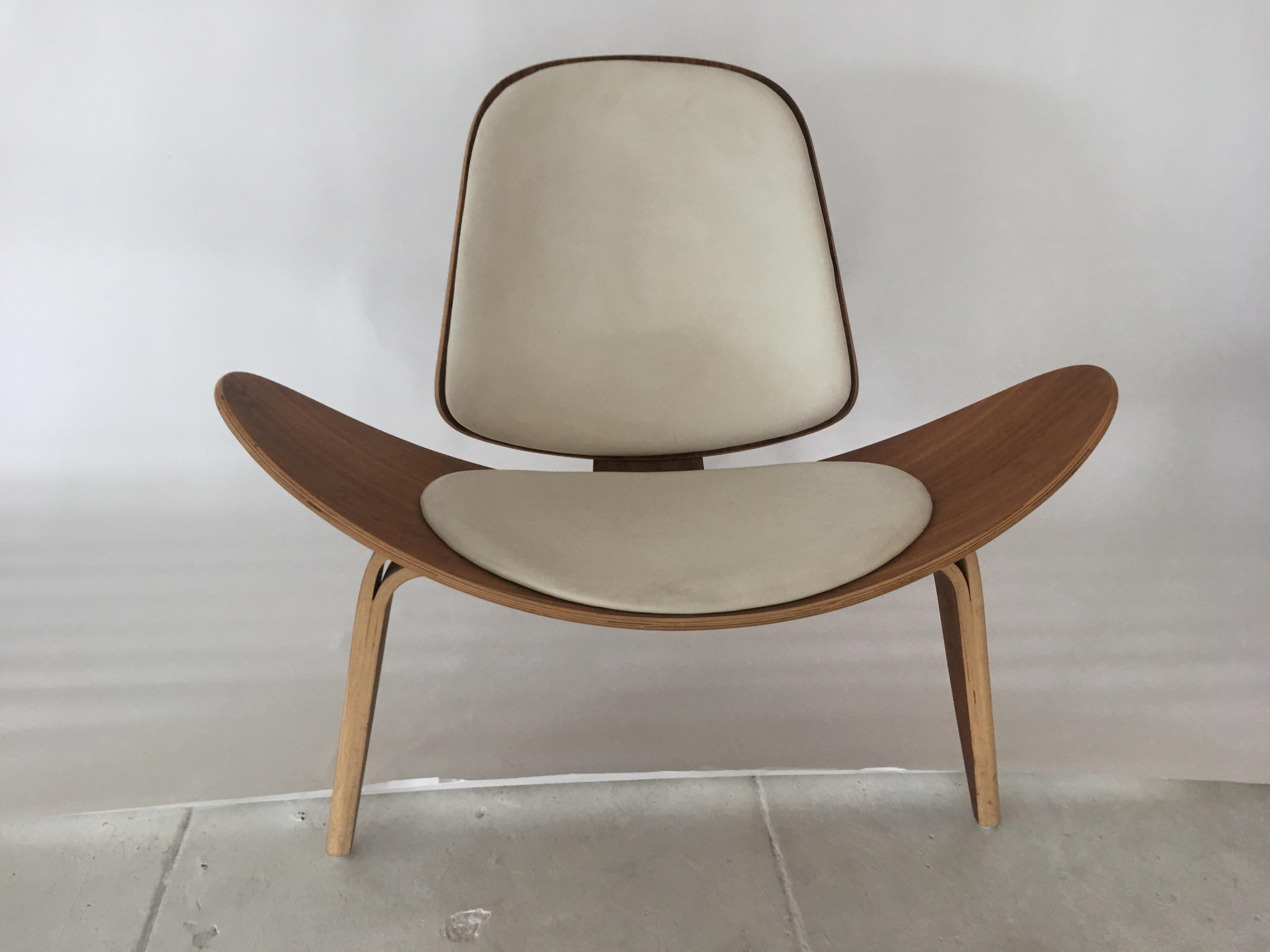 Very rare Shell chair by Hans Wegner, Denmark, 1963.
When several of Wegner's Shell chairs appear together around a table, they recall a sculpture by Alexander Calder.
