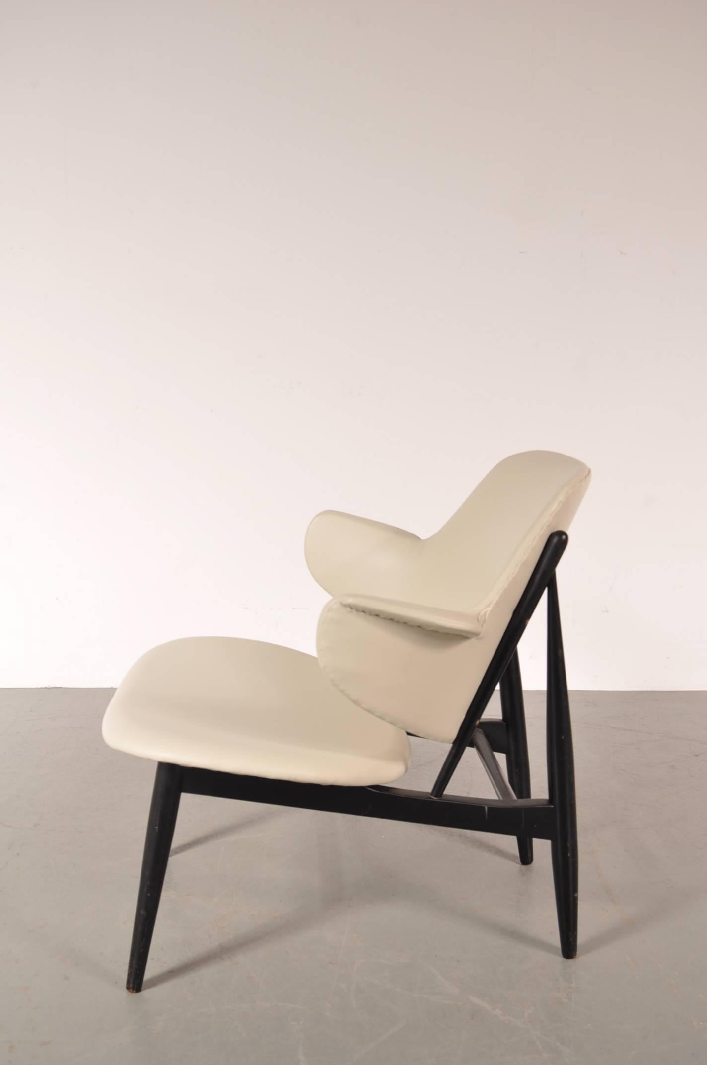 Shell Chair by Ib Kofod-Larsen for Christensen & Larsen, Denmark, circa 1950 In Good Condition In Amsterdam, NL
