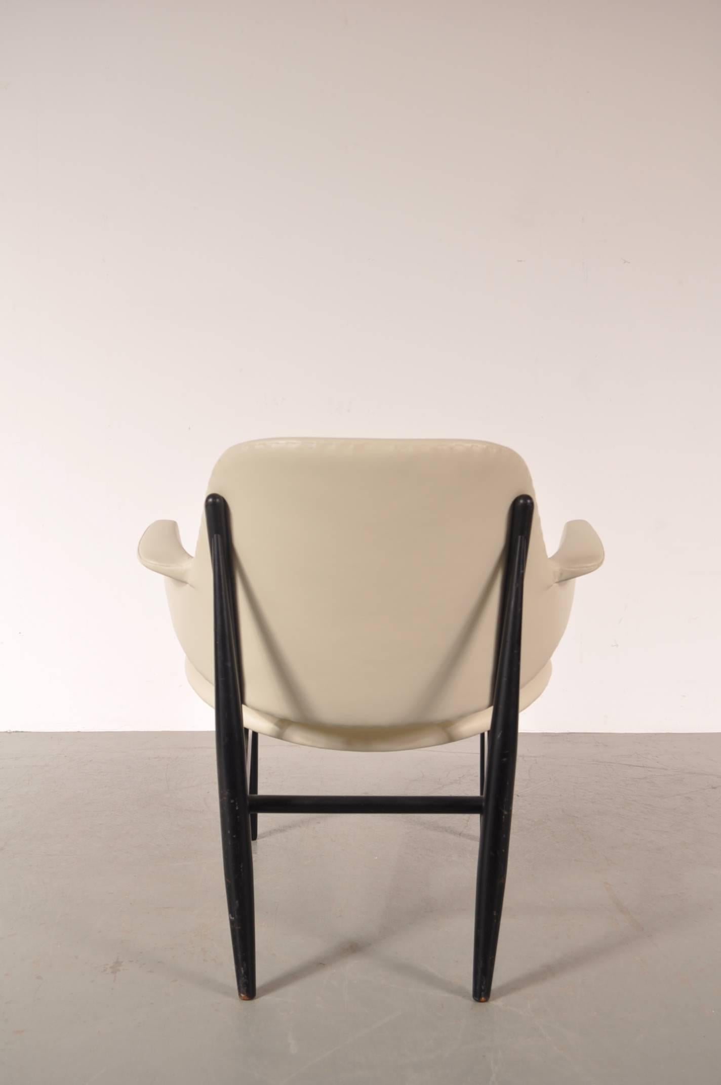 Shell Chair by Ib Kofod-Larsen for Christensen & Larsen, Denmark, circa 1950 2
