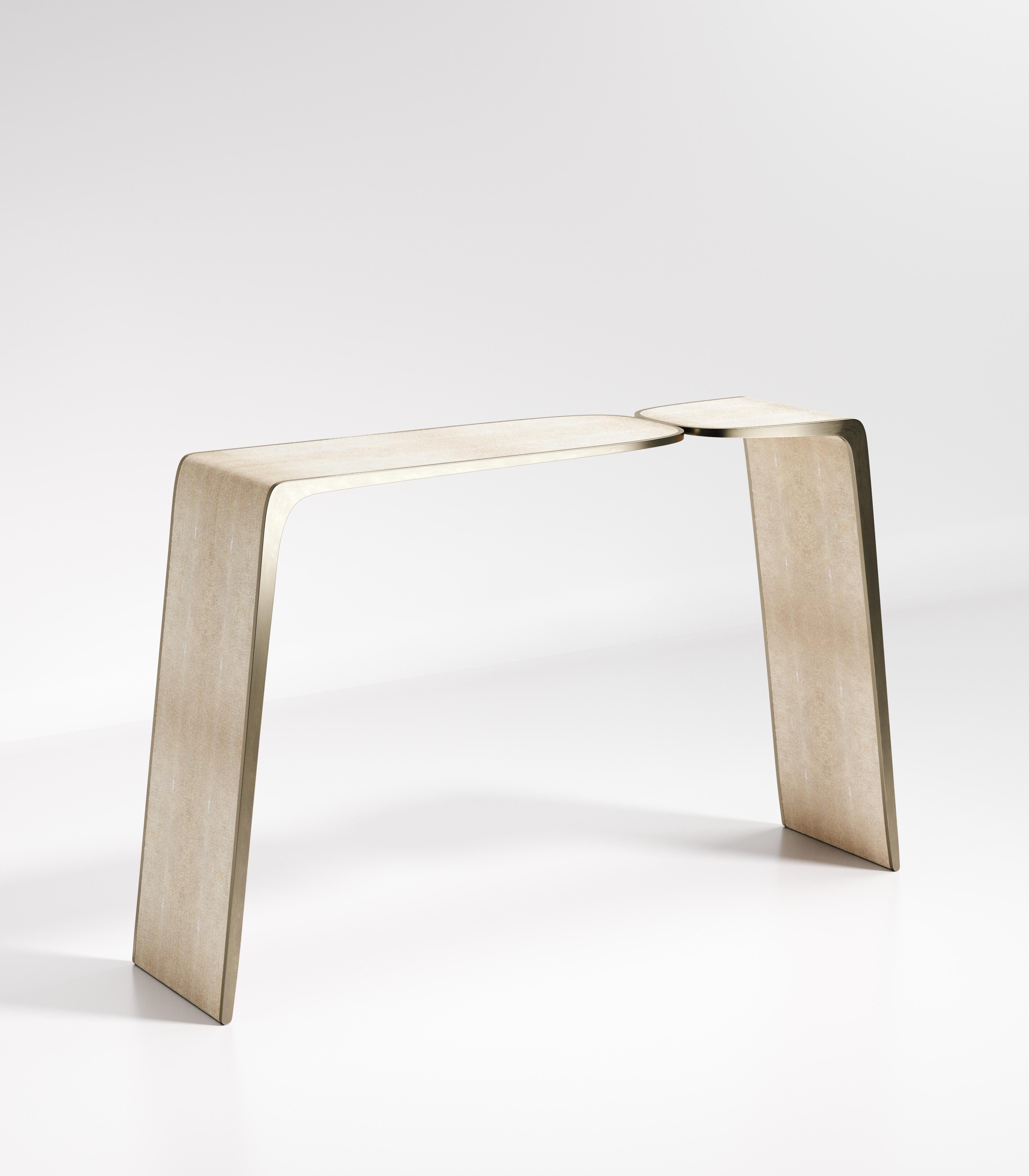 Console en forme de coquillage avec détails en laiton patiné bronze de Kifu Paris en vente 4