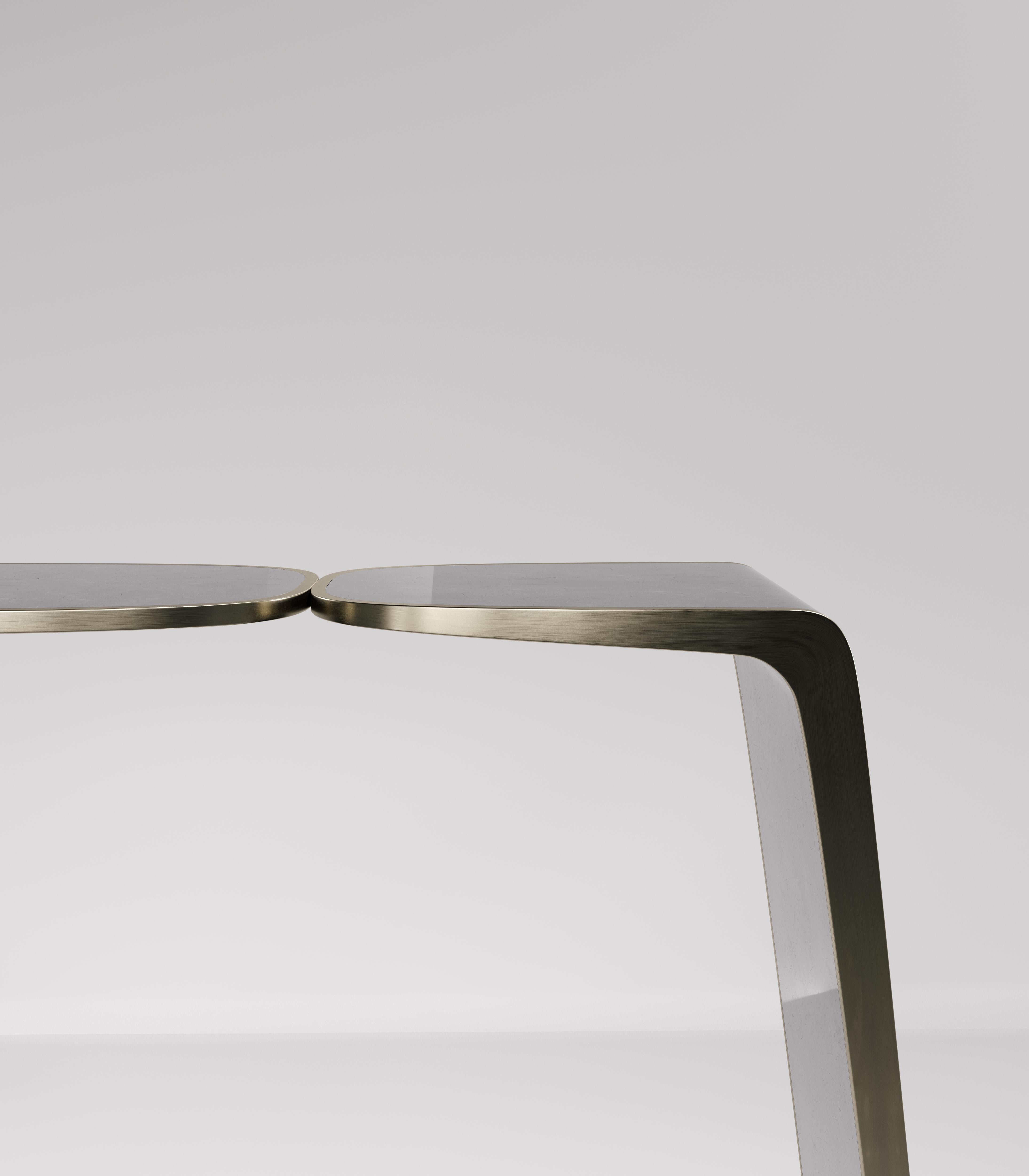 Français Console en forme de coquillage avec détails en laiton patiné bronze de Kifu Paris en vente