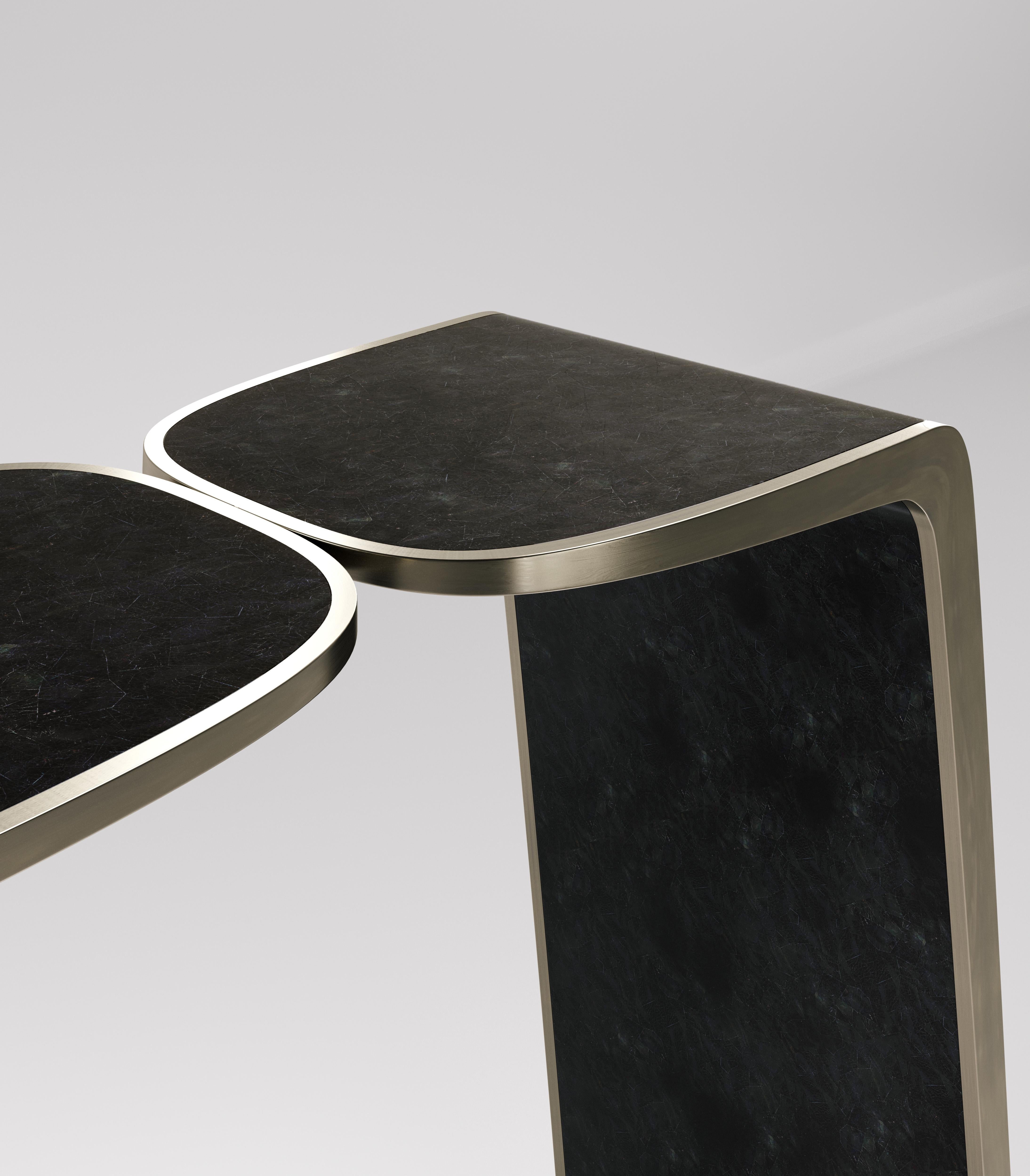Console en forme de coquillage avec détails en laiton patiné bronze de Kifu Paris Neuf - En vente à New York, NY