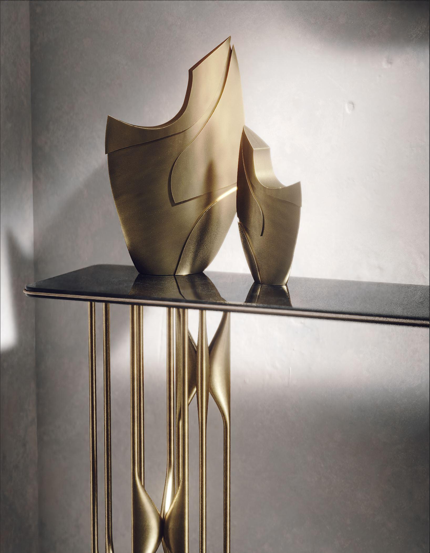 XXIe siècle et contemporain Console Shell avec détails en laiton patiné par Kifu Paris en vente