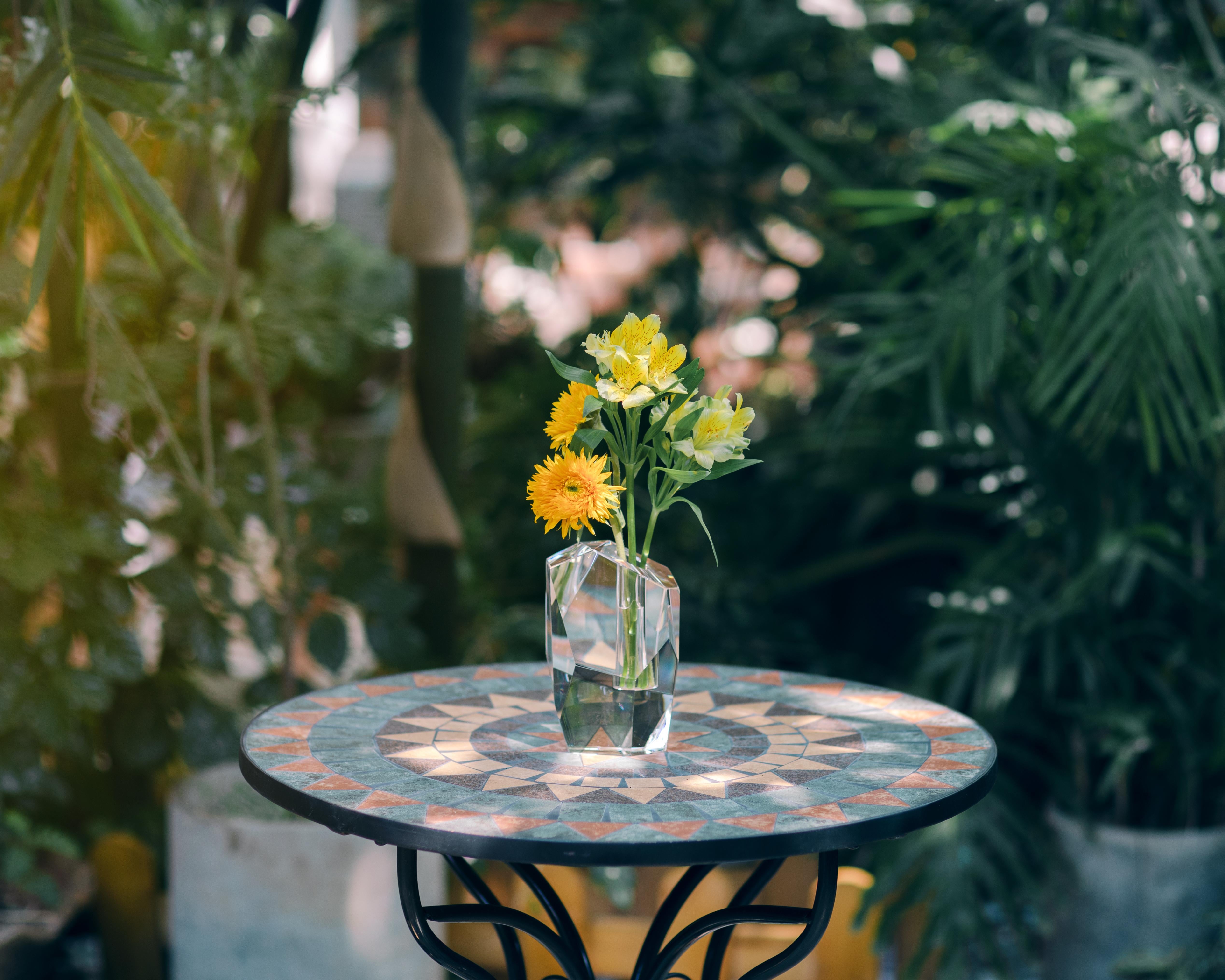 Art déco Vase en cristal multifacettes - Un centre de table époustouflant pour toutes les occasions en vente