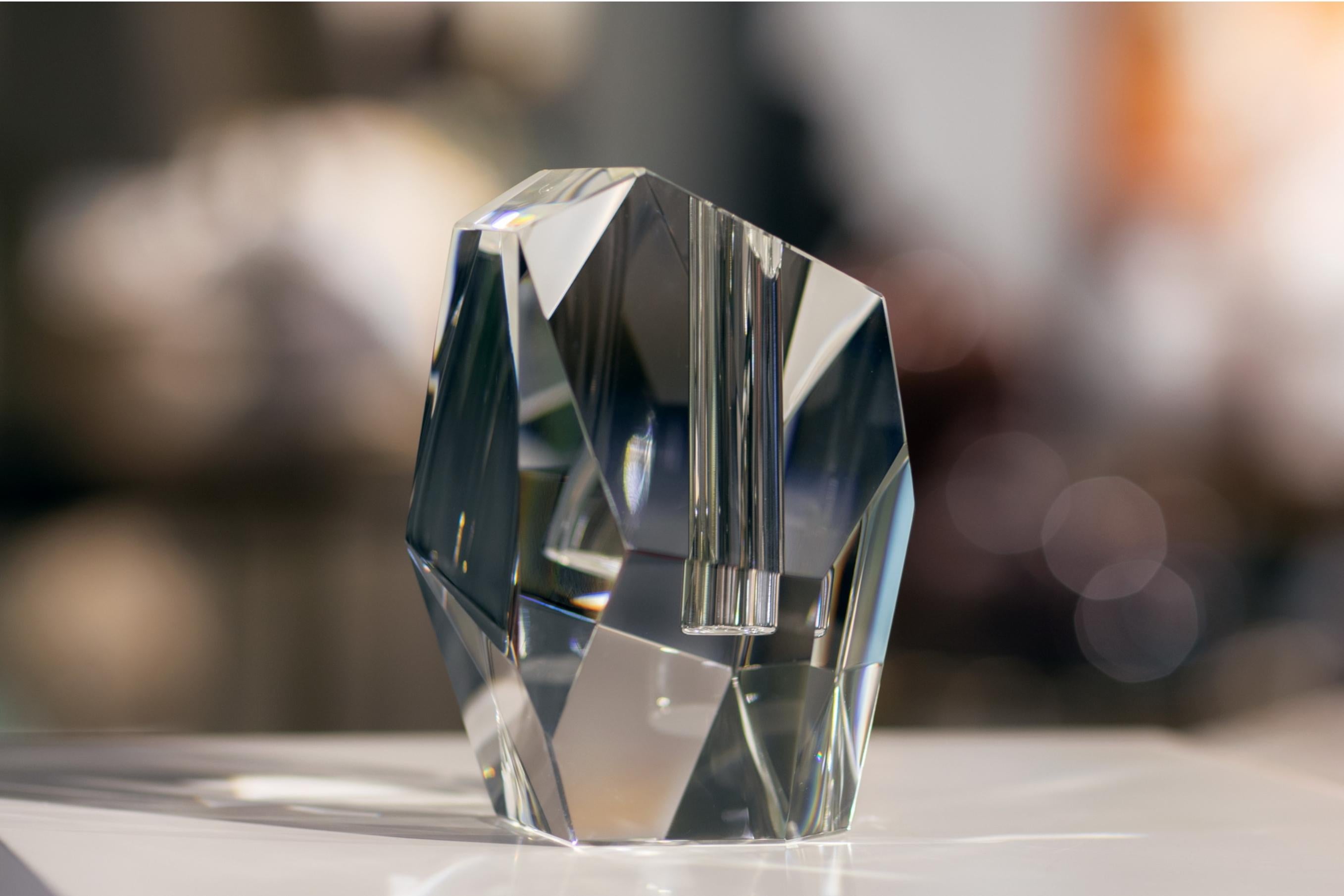 Américain Vase en cristal multifacettes - Un centre de table époustouflant pour toutes les occasions en vente