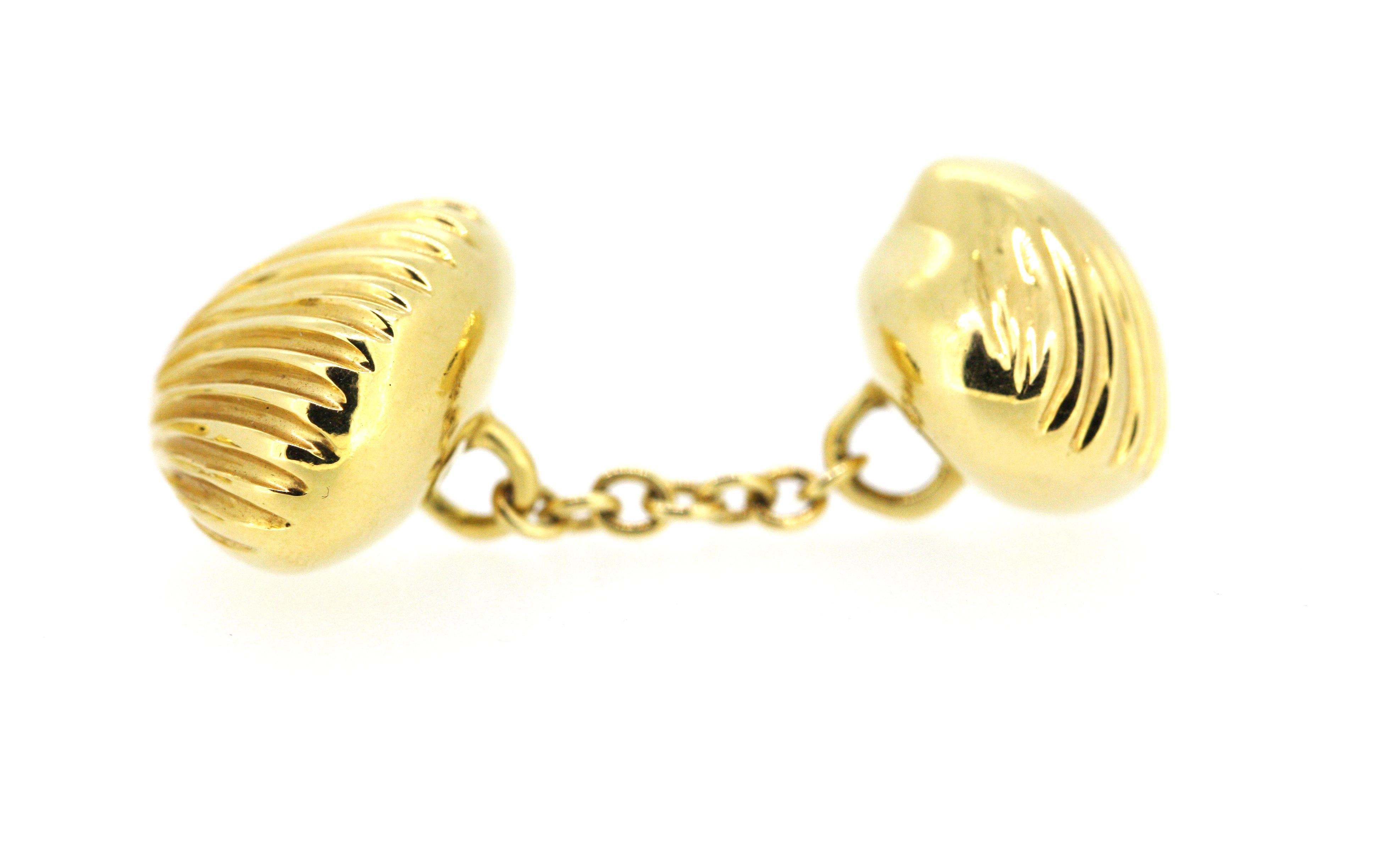 Shell Cufflinks in 18 Karat Yellow Gold In New Condition For Sale In Ariano Irpino, IT