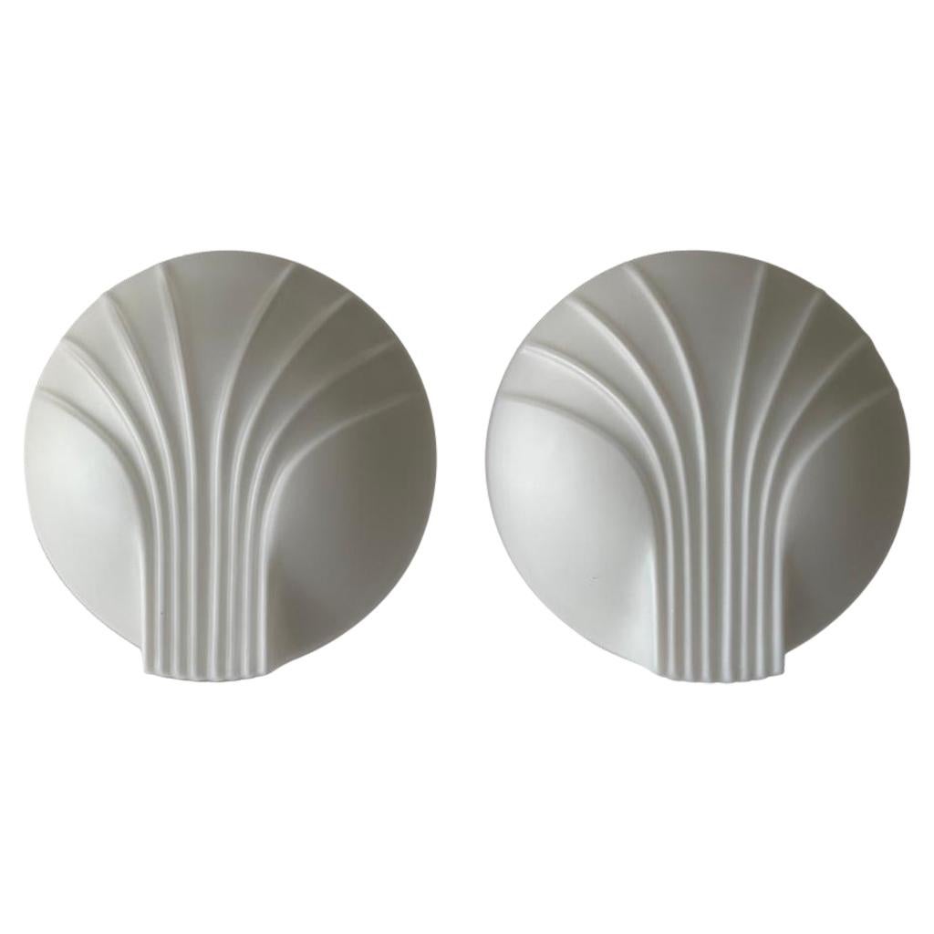 Paire d'appliques en verre opale au design coquillage de Hillebrand, années 1960, Allemagne