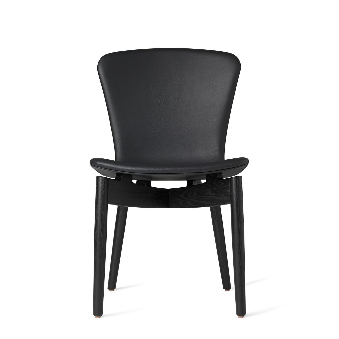 The Mater Shell dining chair is now introduced with a new and softer leather upholstery version of the Mater Shell chair designed by Michael Dreeben. The collaboration with the most recognised Danish leather supplier, Sorensen Leathers, is bringing