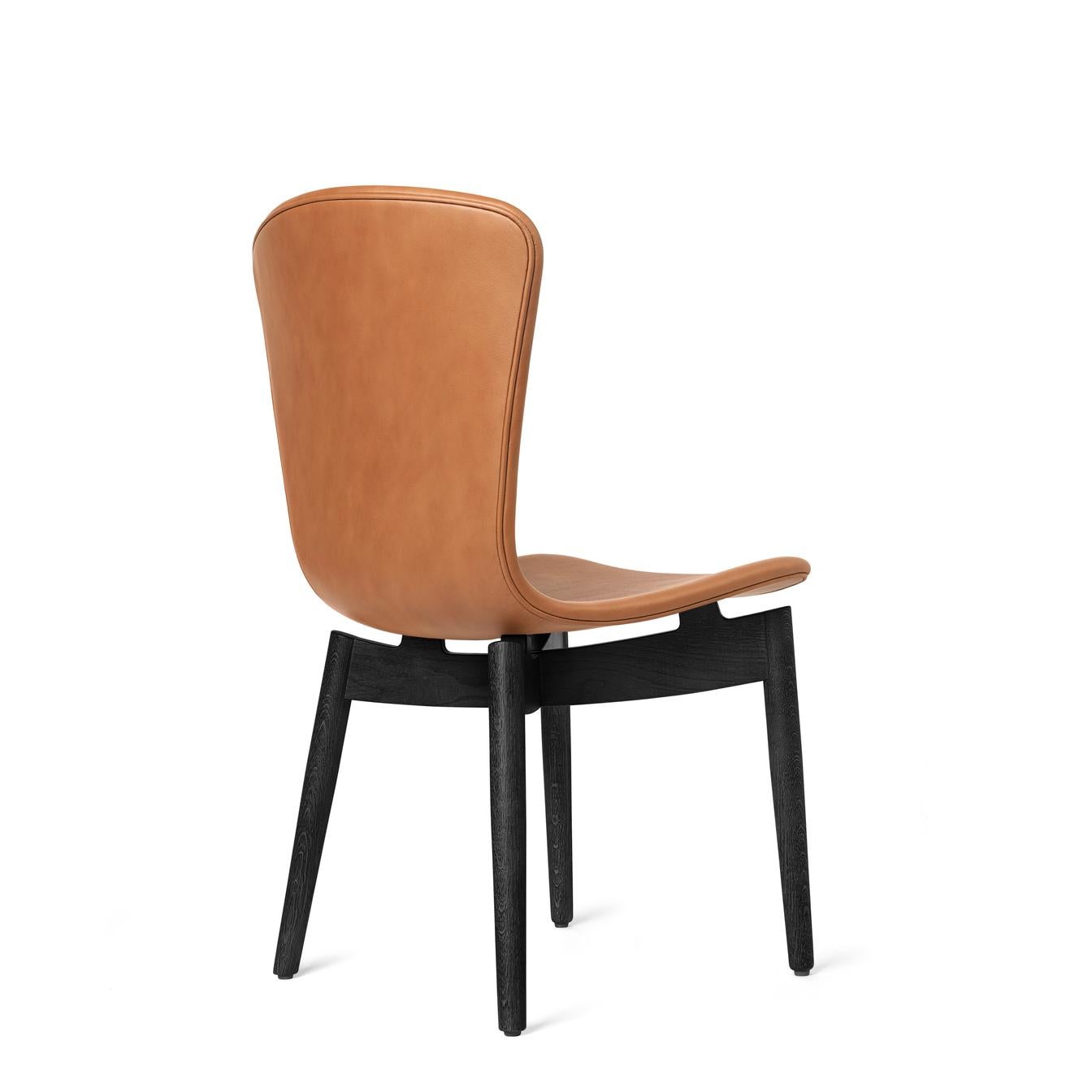 The Mater shell dining chair is now introduced with a new and softer leather upholstery version of the Mater shell chair designed by Michael Dreeben. The collaboration with the most recognized Danish leather supplier, Sorensen Leathers, is bringing