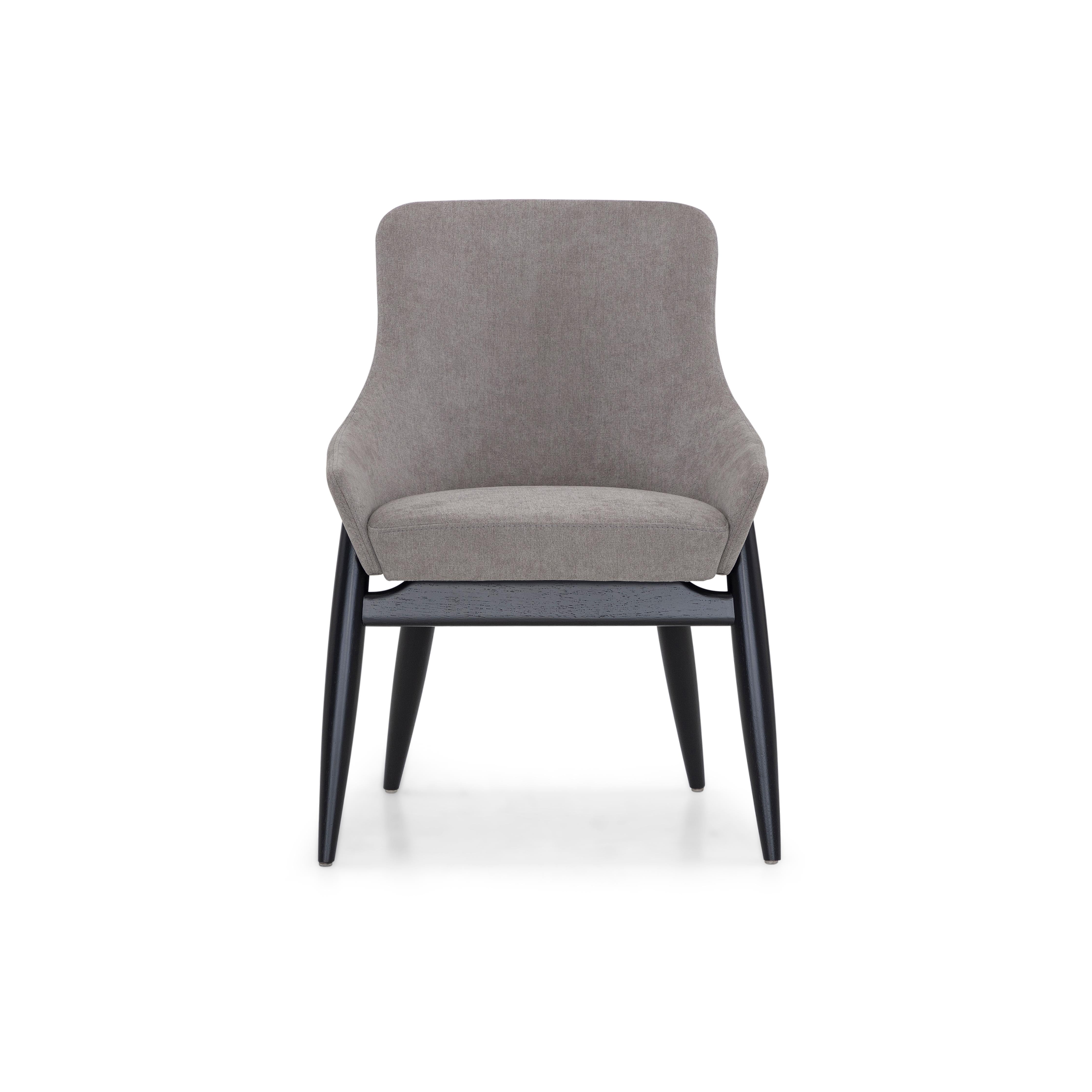 Chaise de salle à manger à dossier incurvé en tissu gris et finition noire mate, Shell Line Neuf - En vente à Miami, FL