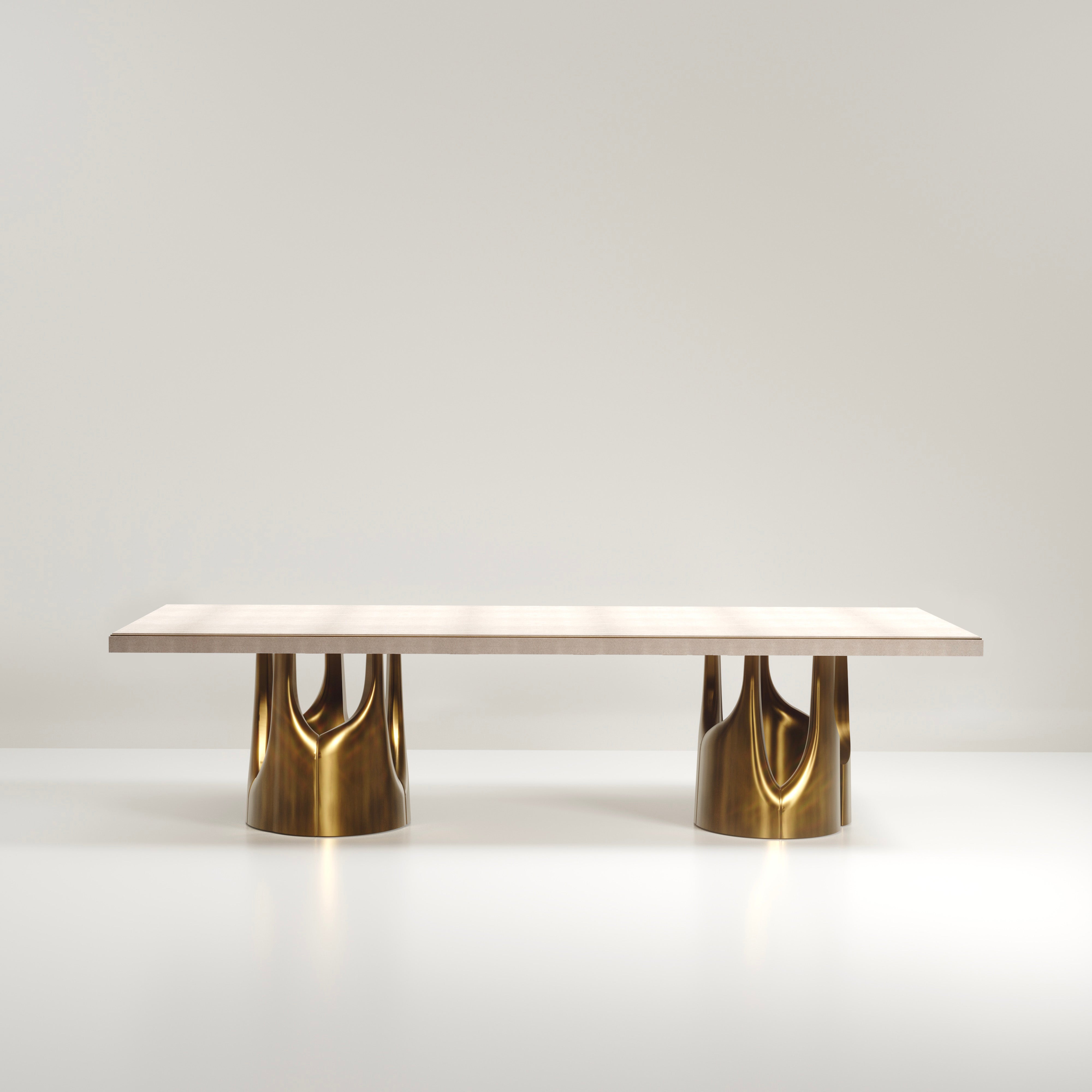 XXIe siècle et contemporain Ensemble de tables à manger en coquillage avec deux chaises sculpturales de R&Y Augousti en vente