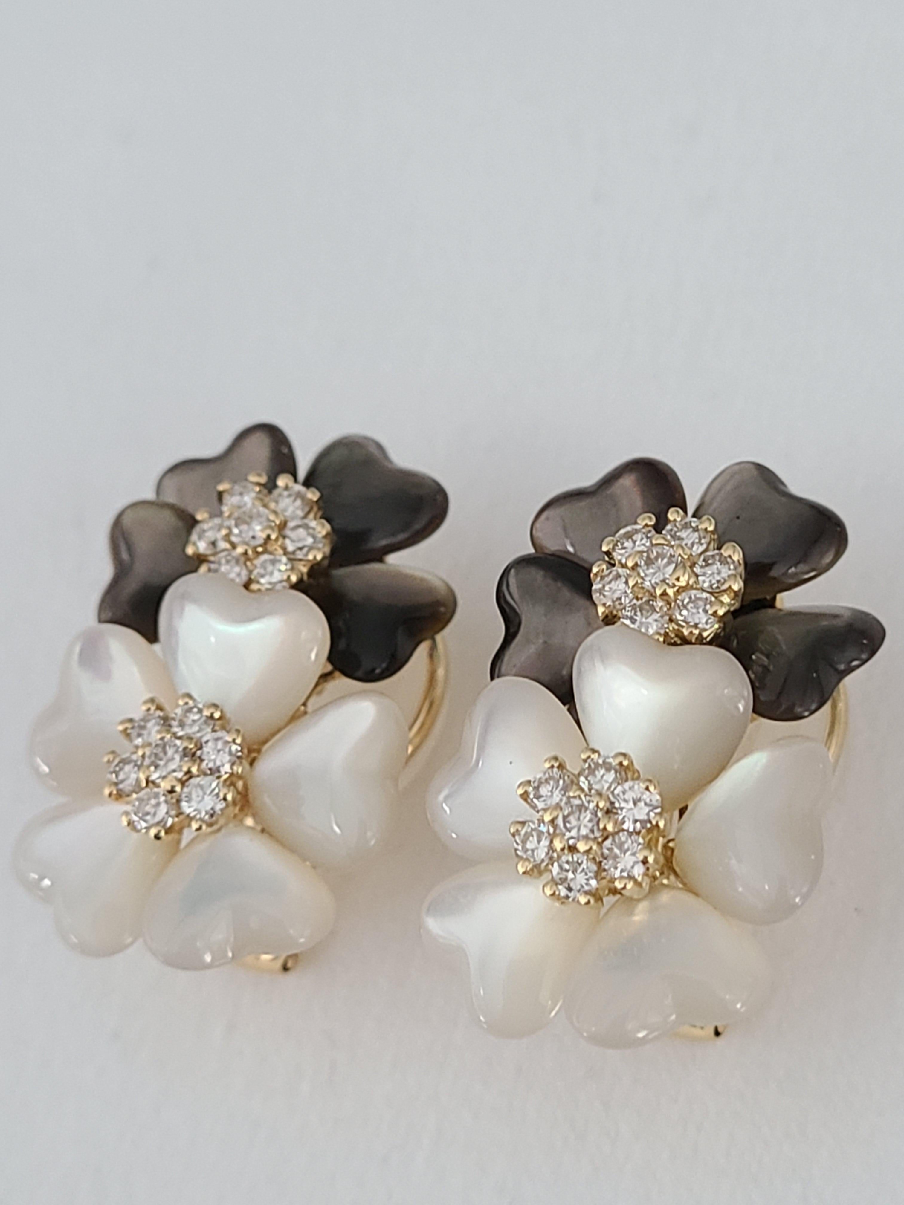 Eine schöne und wunderschöne Shell Ohrringe in 18k Gold mit Diamanten gemacht. Das Gewicht der Diamanten in den Ohrringen beträgt 0,88 Karat. Das Bruttogewicht der Ohrringe beträgt 13,6 Gramm. Abmessungen der Ohrringe in cm 2,5 x 1,5 x 0,5 (LXBXT). 