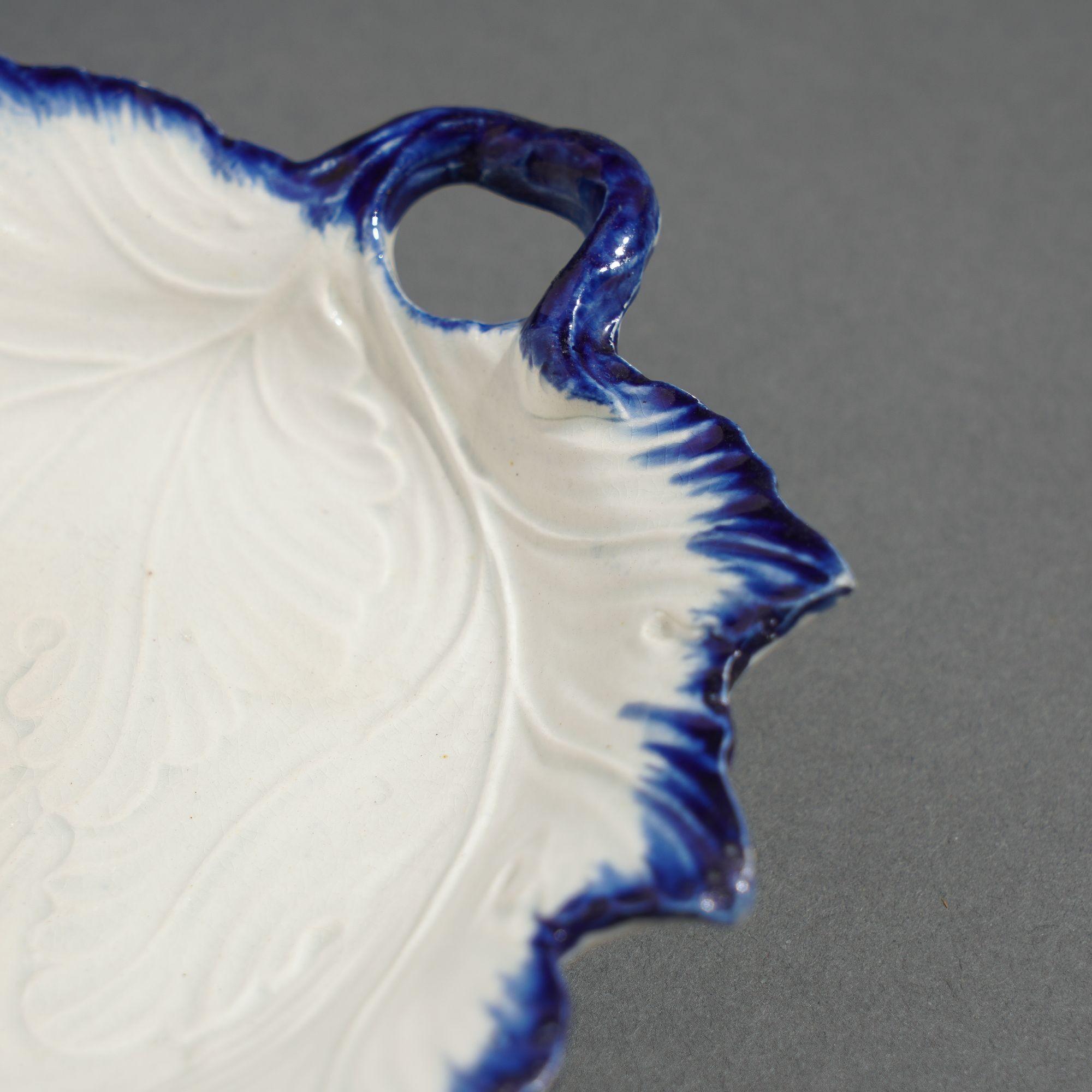 19th Century Shell edge pearlware grape leaf condiment dish, c. 1820 For Sale