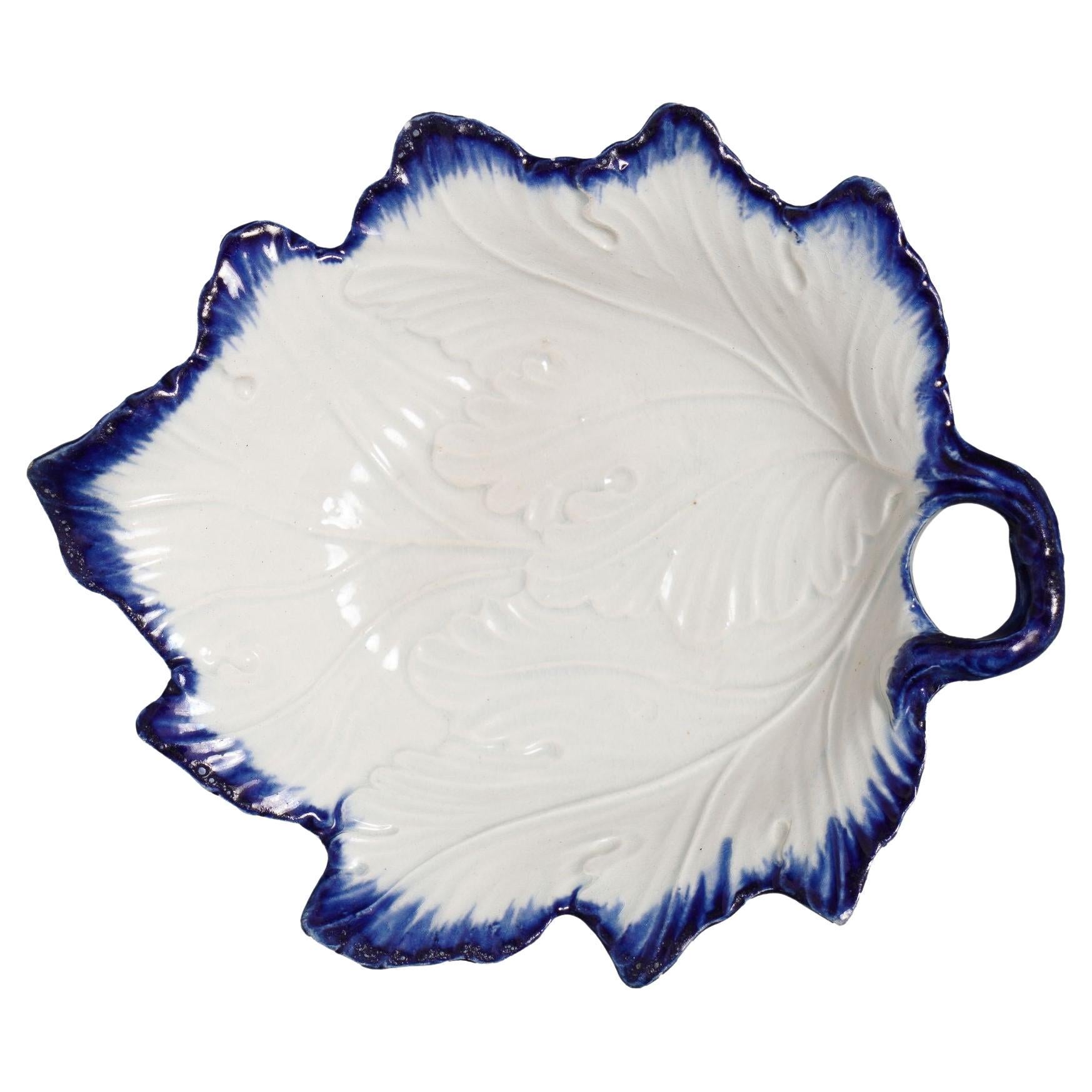 Shell edge pearlware grape leaf condiment dish, c. 1820 For Sale