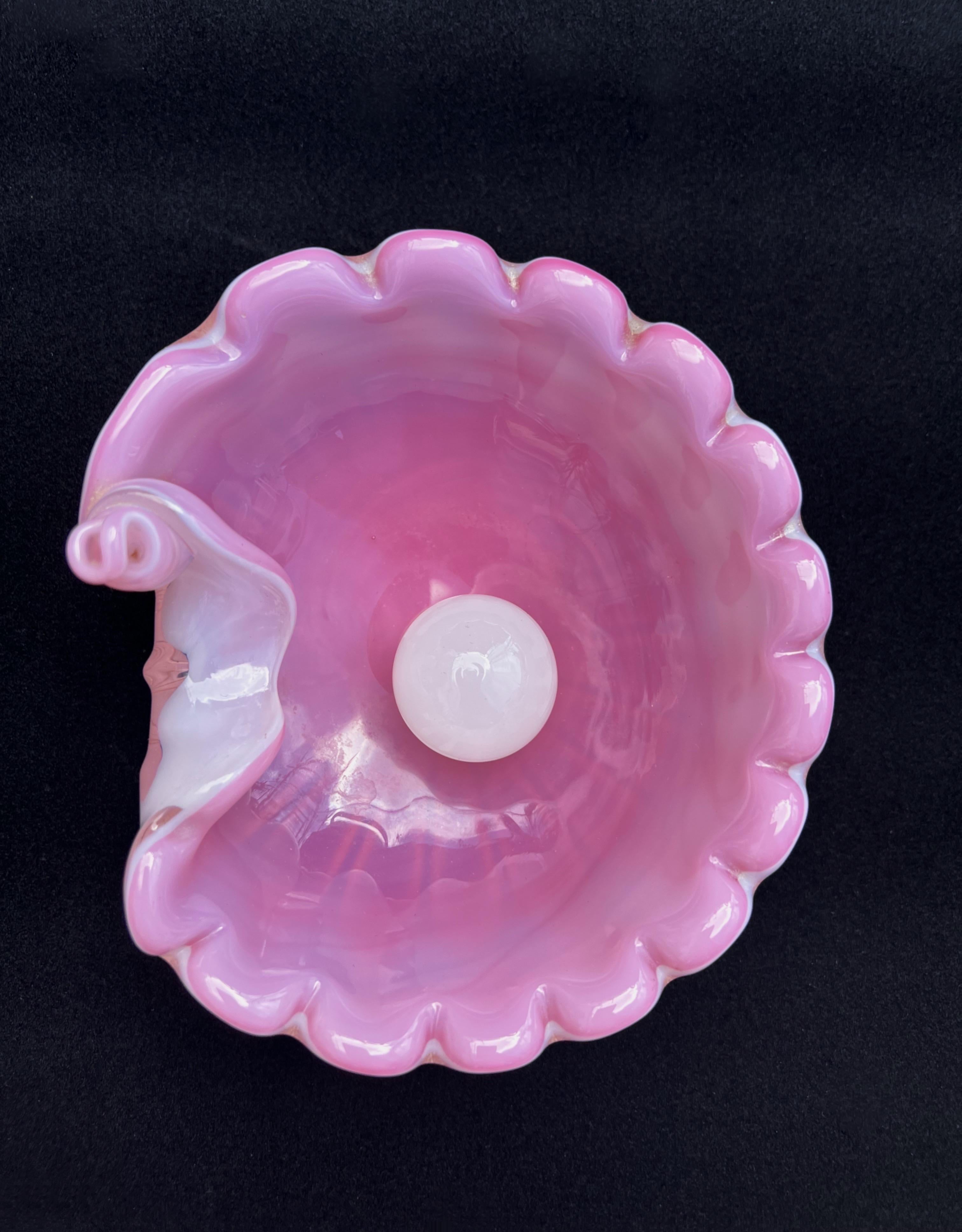If Ariel had a Murano glass bowl it must have been this one!
Made by Licio Zanetti, 1970s, Murano. Pink shell bowl with pearl (the pearl is removable). Extremely detailed. In very good condition.

Details

Creator: Murano
Measurements: Height: