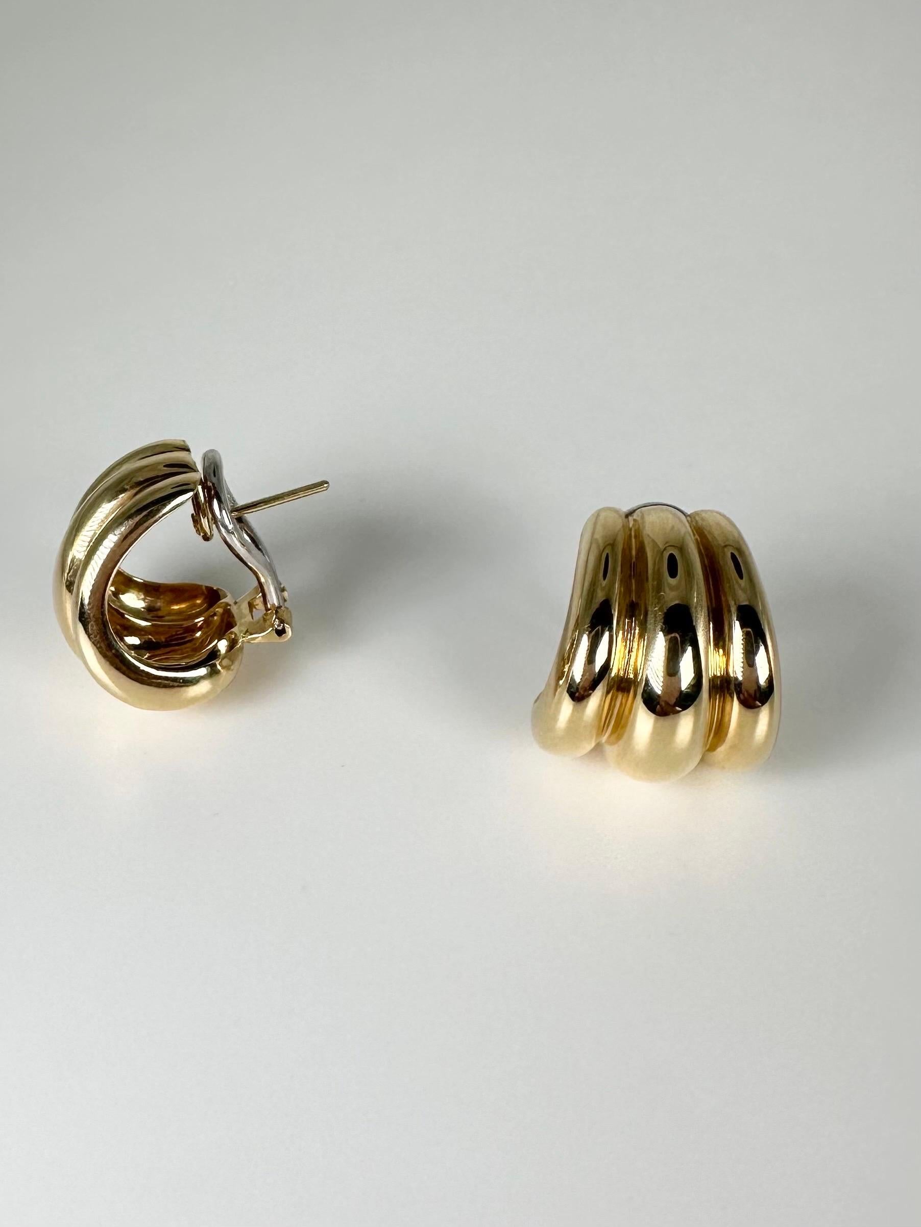 Shell gold earrings 18KT yellow gold omega earrings For Sale 2