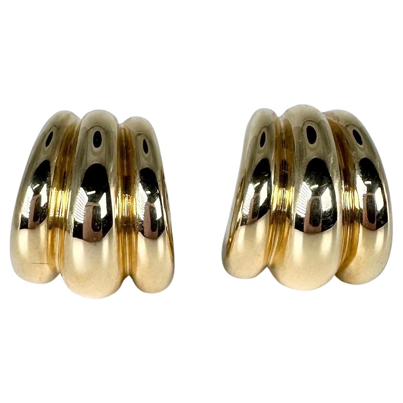 Shell gold earrings 18KT yellow gold omega earrings For Sale