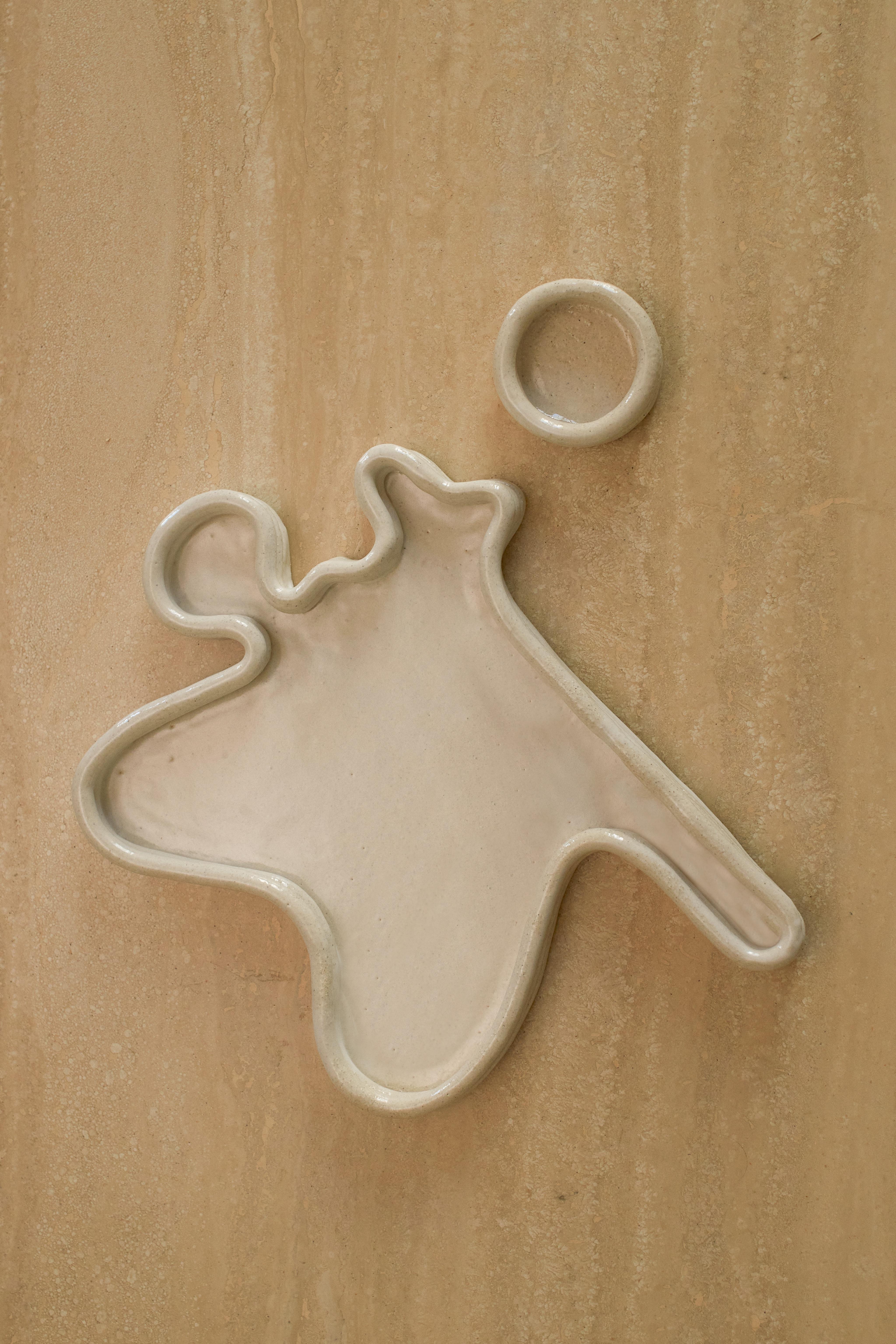 Shell I Vide Poche by Sophie Parachey
Dimensions: W 34 x D 20 x H 3 cm
Dimensions satellite: W 6 x D 6 x H 3 cm
Materials: White stoneware, velvet white glaze,

Inspired by extended stays in Central America, Sophie Parachey’s work questions