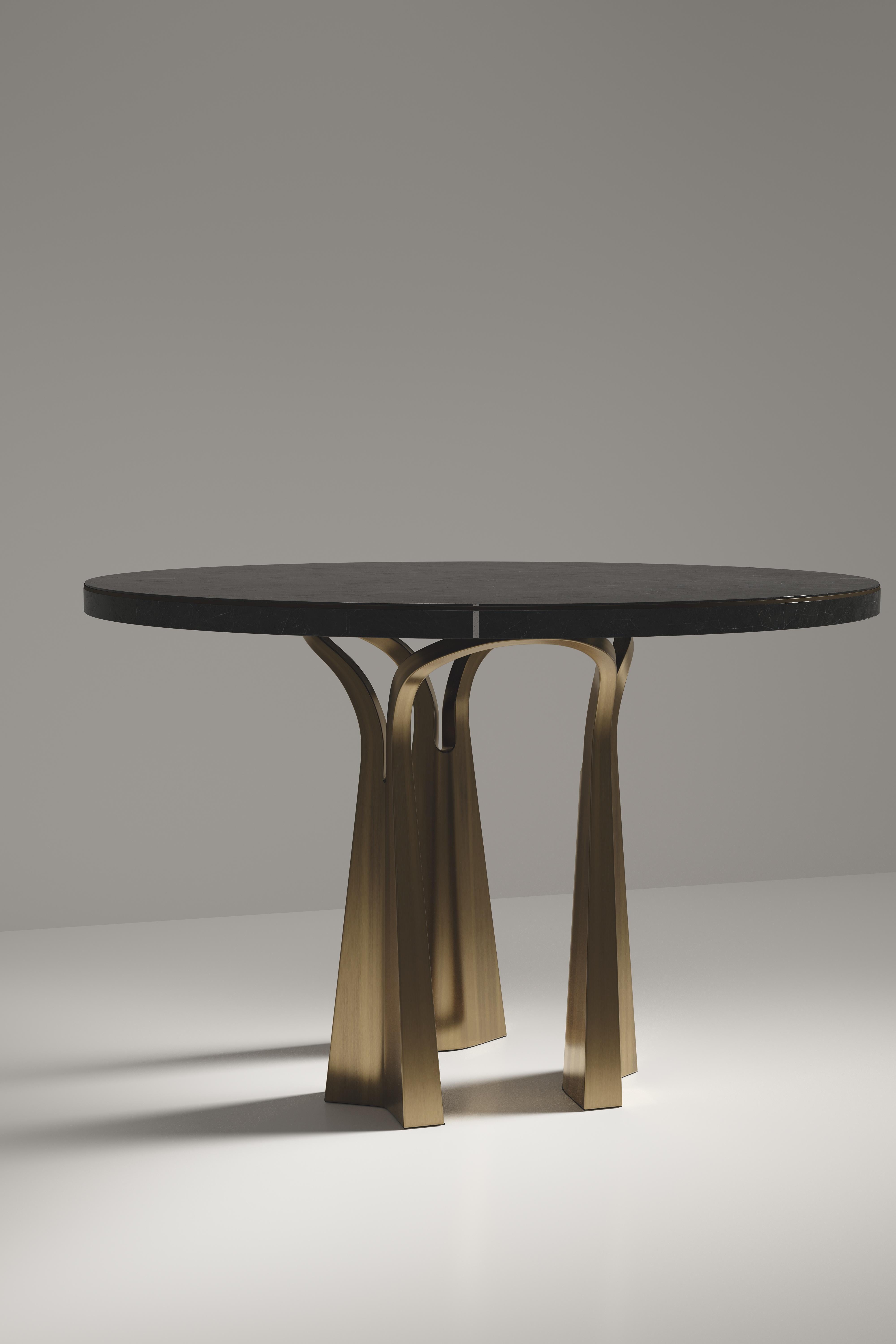 Art Déco Tavolo da colazione con intarsio di conchiglie e gambe scultoree in ottone di R&Y Augousti in vendita