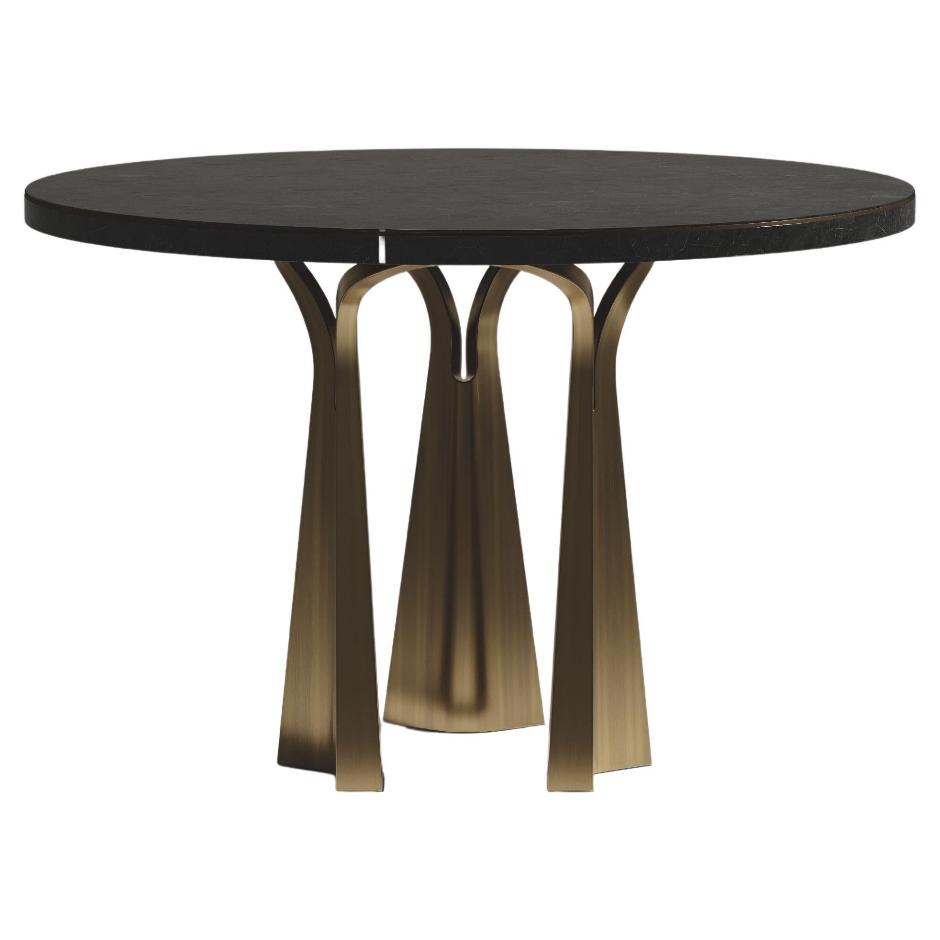 Tavolo da colazione con intarsio di conchiglie e gambe scultoree in ottone di R&Y Augousti in vendita