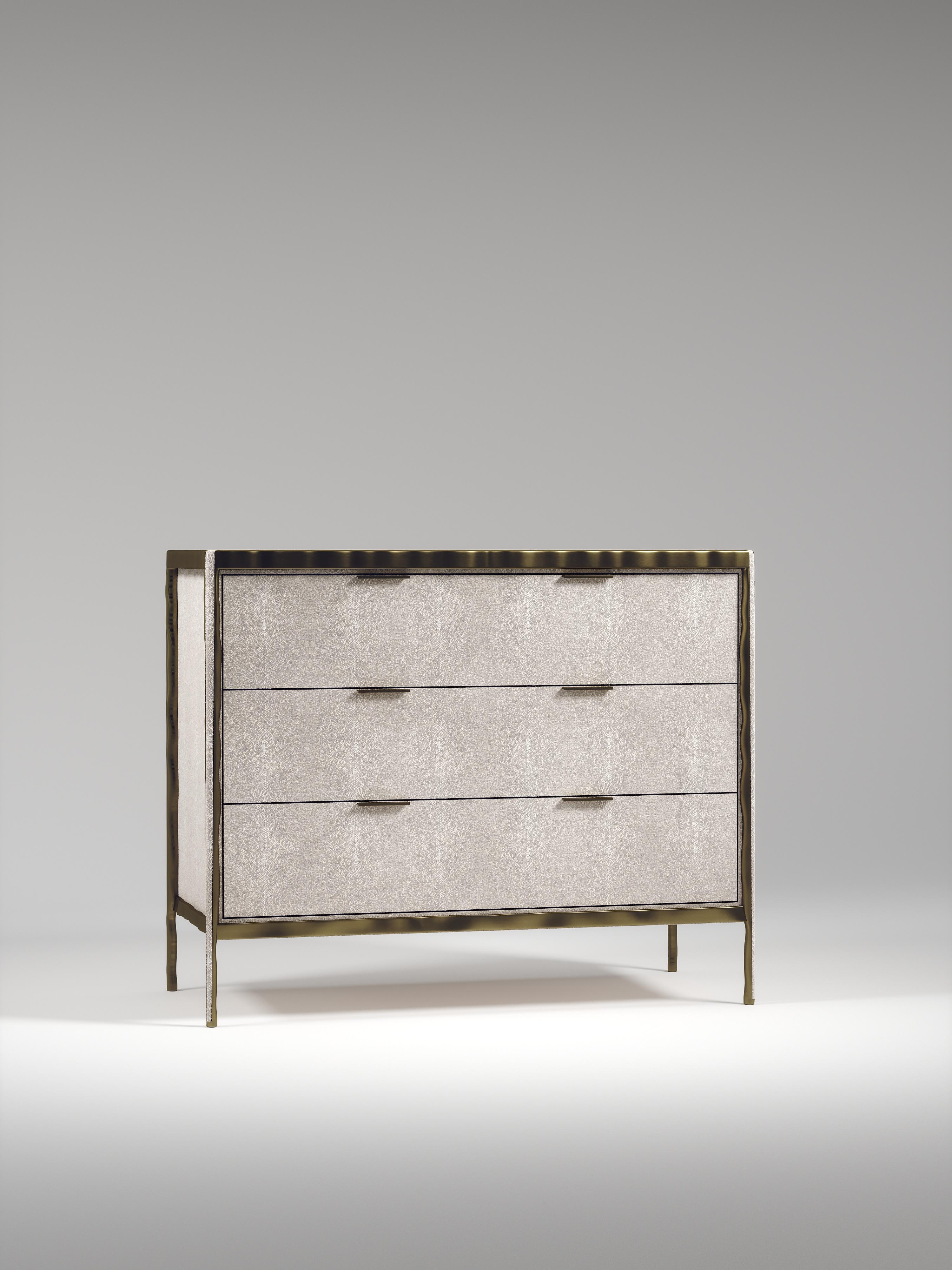 Buffet en marqueterie de coquillages avec détails en laiton Patina par R&Y Augousti en vente 8