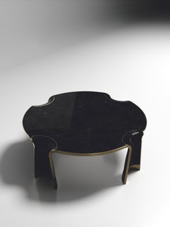 Table basse incrustée de coquillages avec incrustation de bronze-patina en laiton par R&Y Augousti