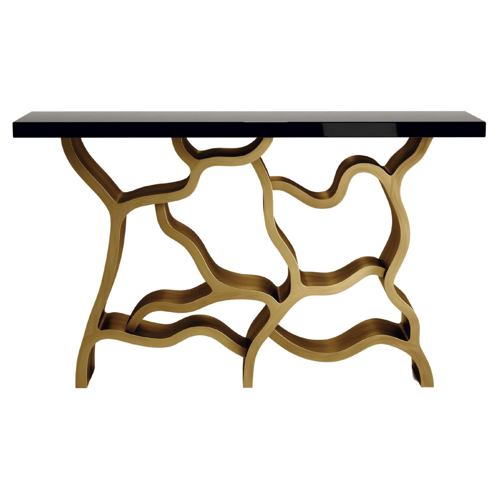 Table console en marqueterie de coquillages avec détails en laiton patiné par Kifu Paris en vente