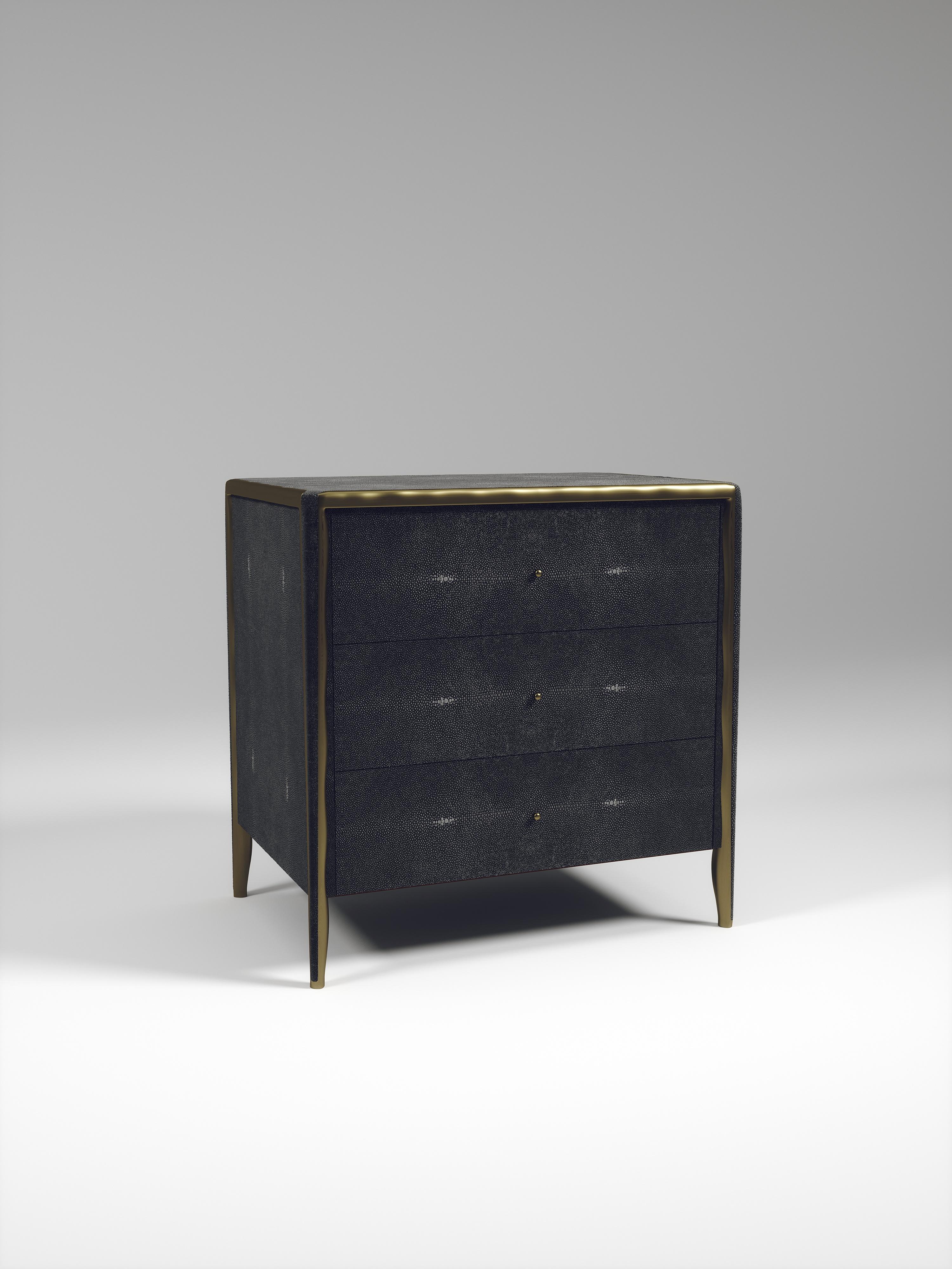 Beistelltisch mit Muschel-Intarsien und Bronze-Patina-Messingdetails von R&Y Augousti im Angebot 5