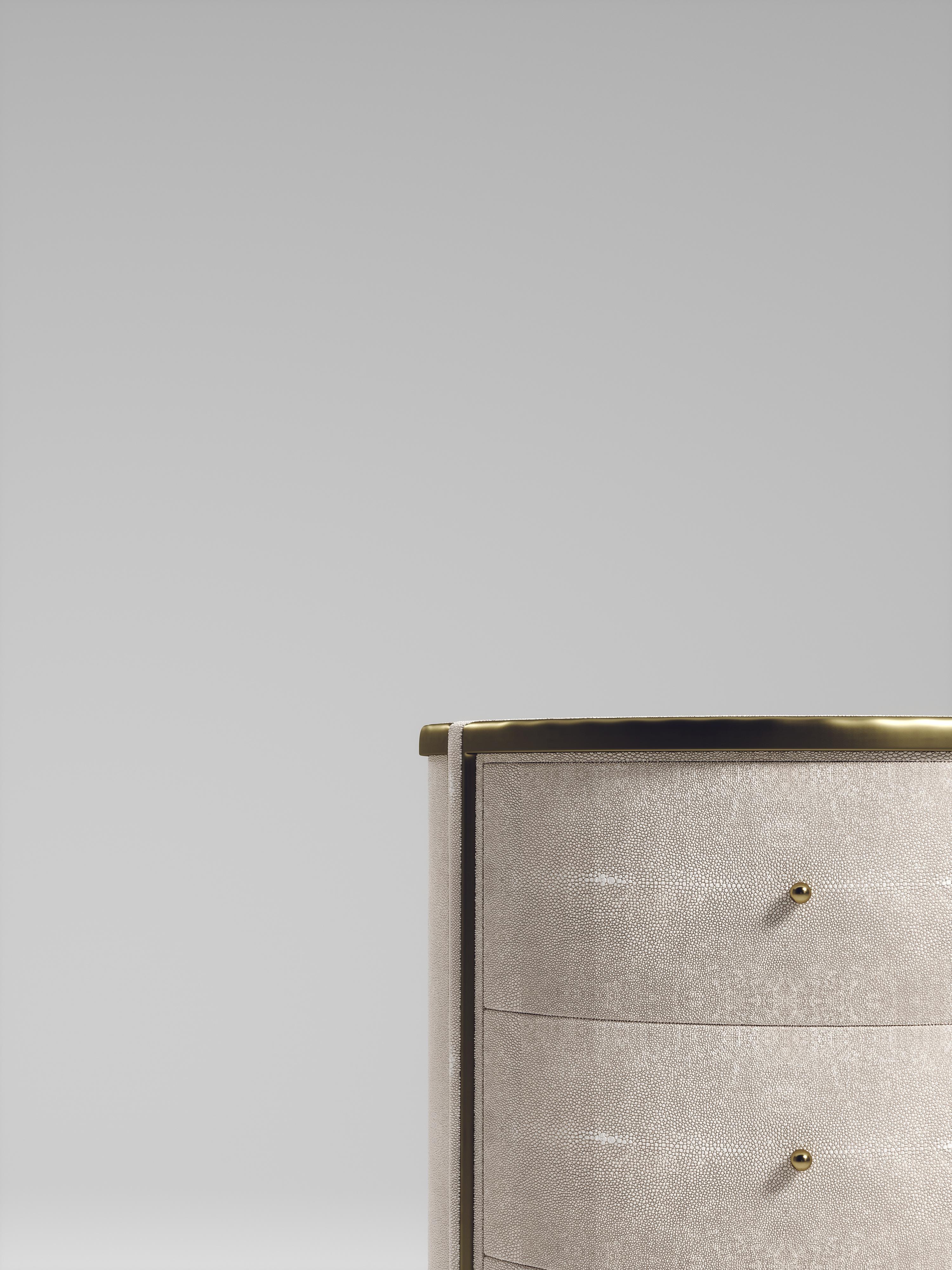 Beistelltisch mit Muschel-Intarsien und Bronze-Patina-Messingdetails von R&Y Augousti im Angebot 6